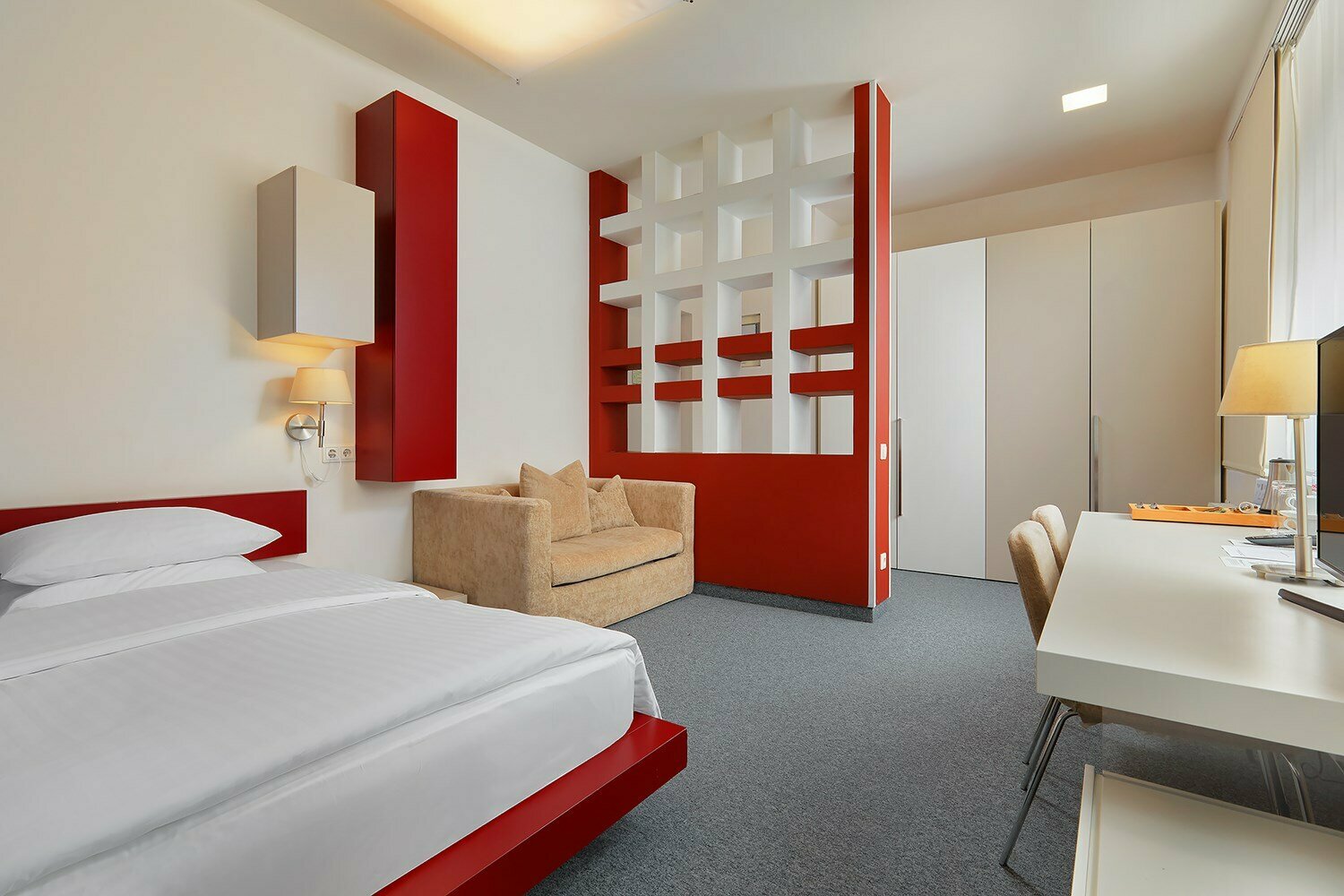 Стандарт с односпальной кроватью и диваном гостиницы ПАМИР