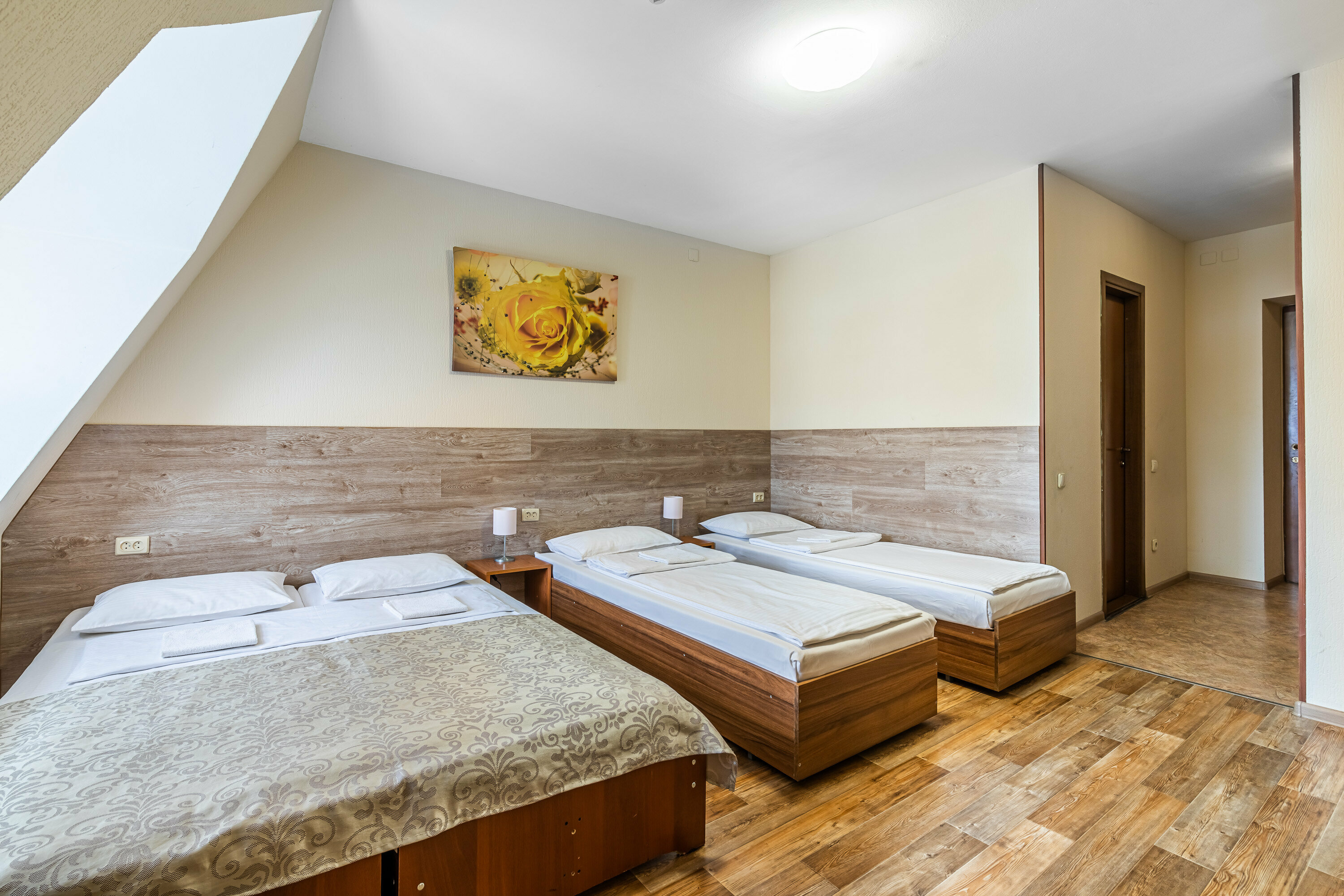 Четырехместный номер с ванной комнатой