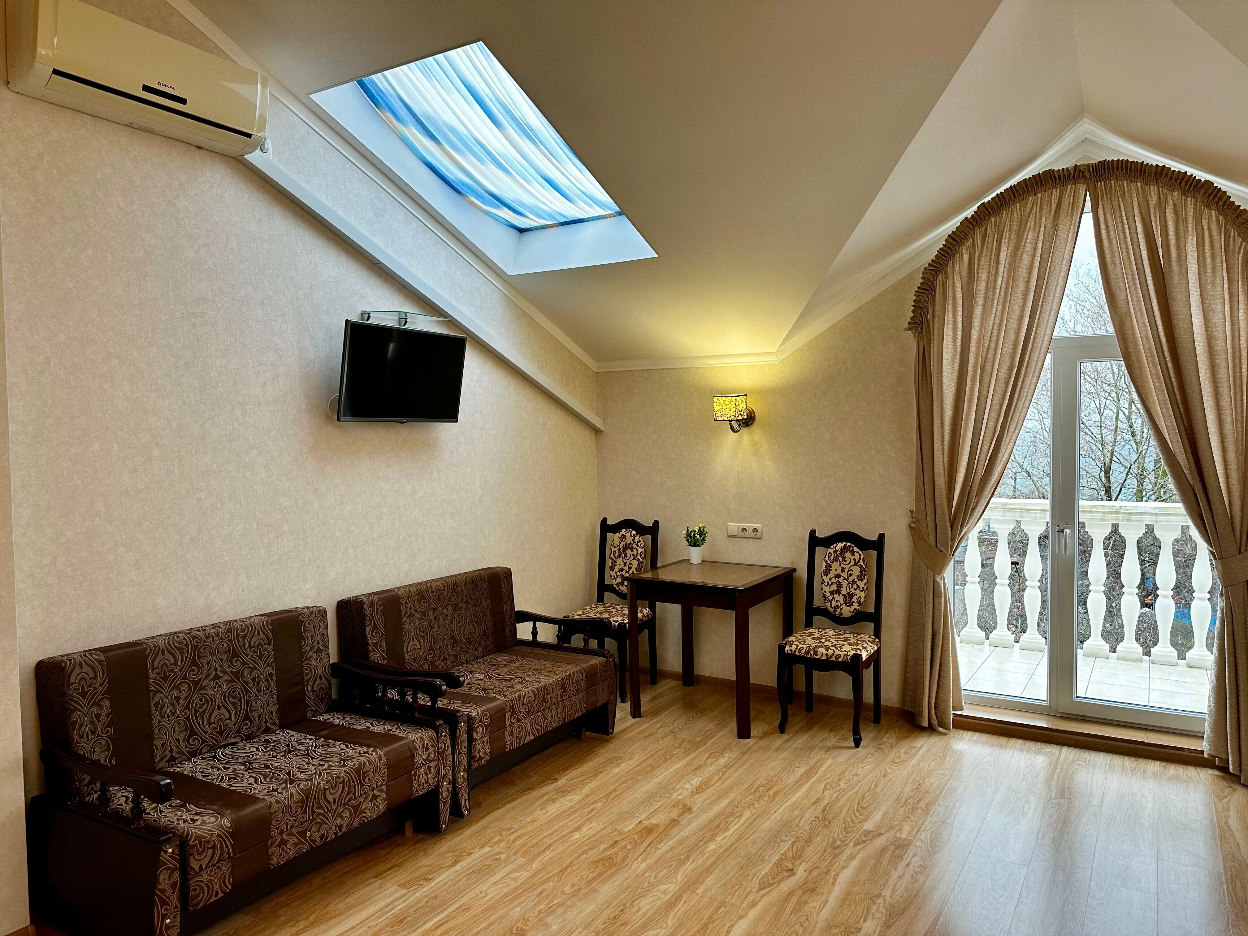 Люкс с балконом