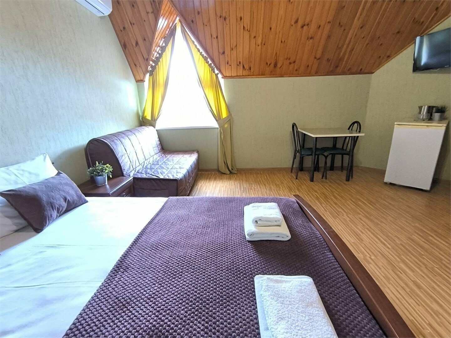 Четырехместный номер "Комфорт" (мансарда 4 этаж)