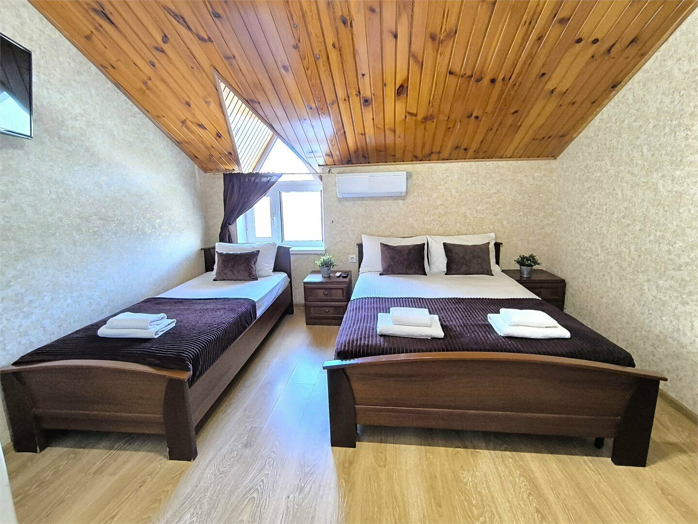 Трехместный номер "Стандарт" (мансарда 4 этаж)