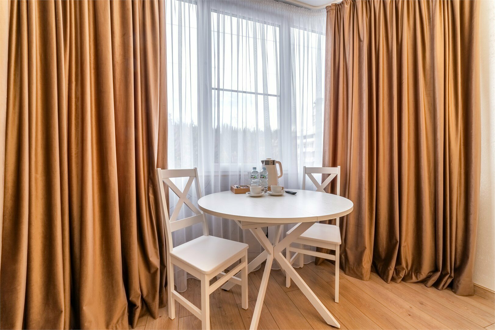 Стандарт с видом на город