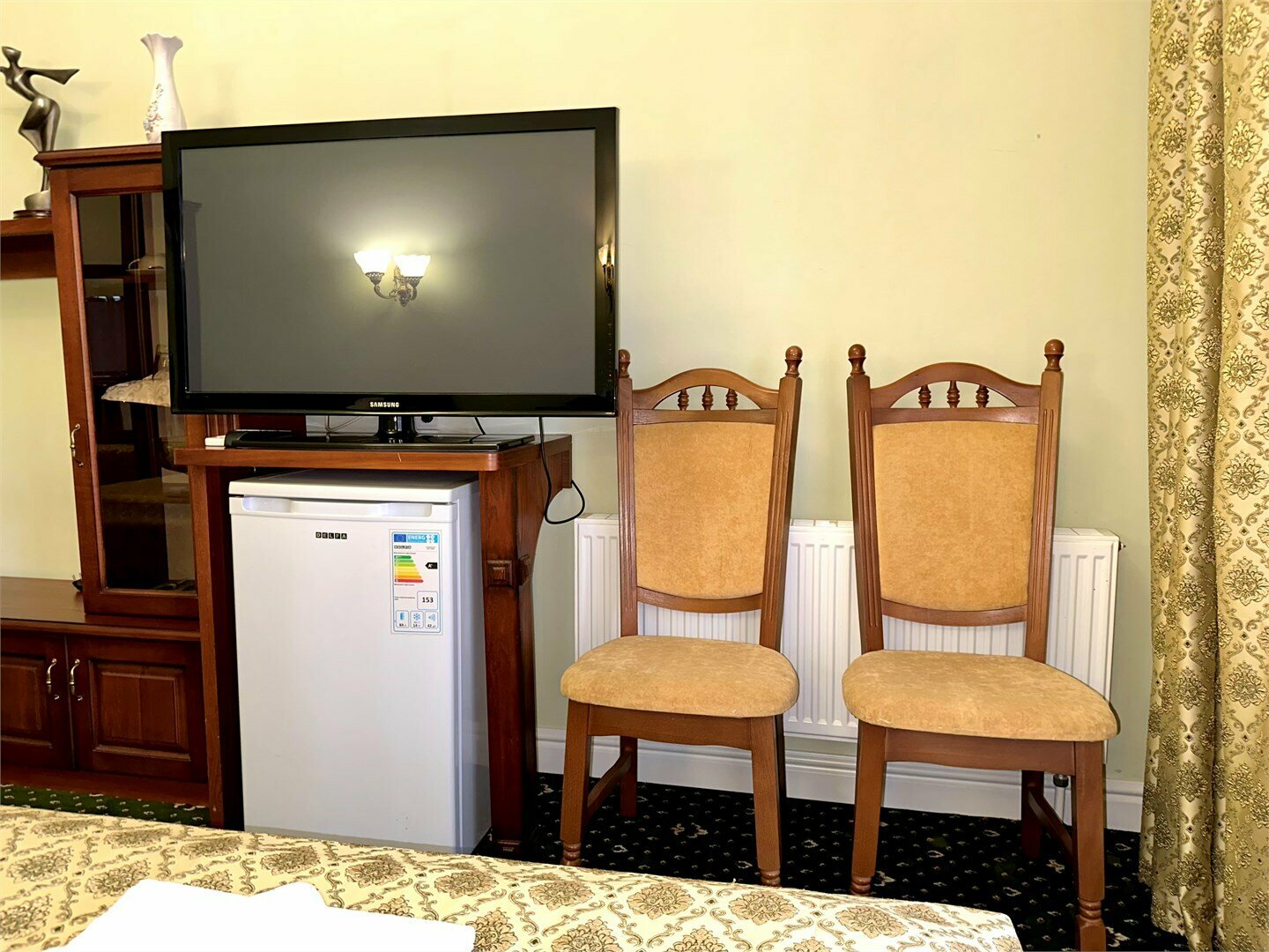 Номера Комфорт с двумя раздельными кроватями с видом на бассейн