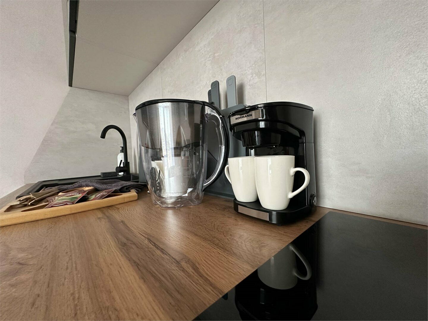 Дизайнерская студия LS-RELAX TIME время для отдыха в Алуште - вид на море и горы с 14 этажа