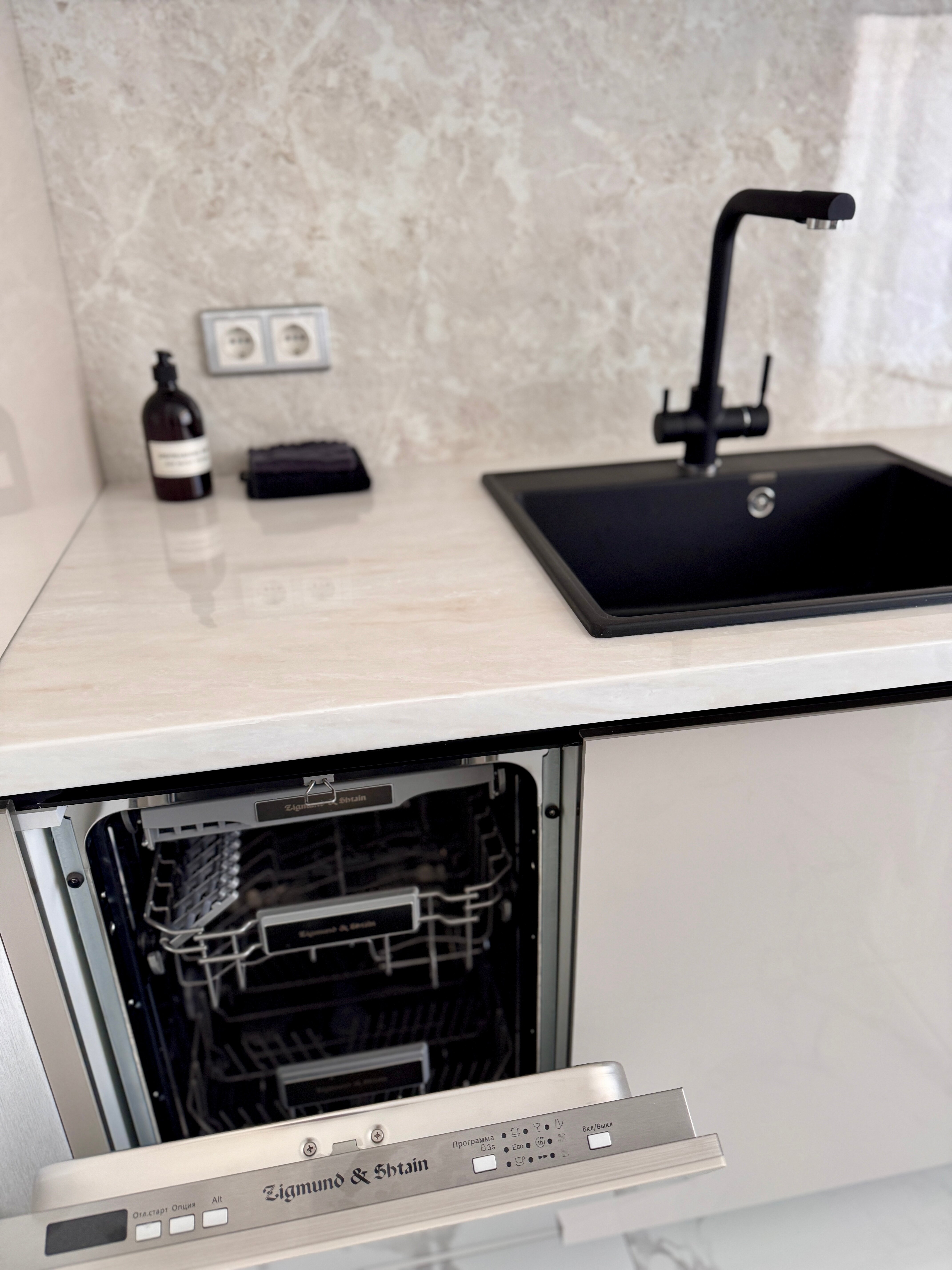 Студия в пастельных тонах для троих в ЖК Sun Hills Ольгинка (О246)