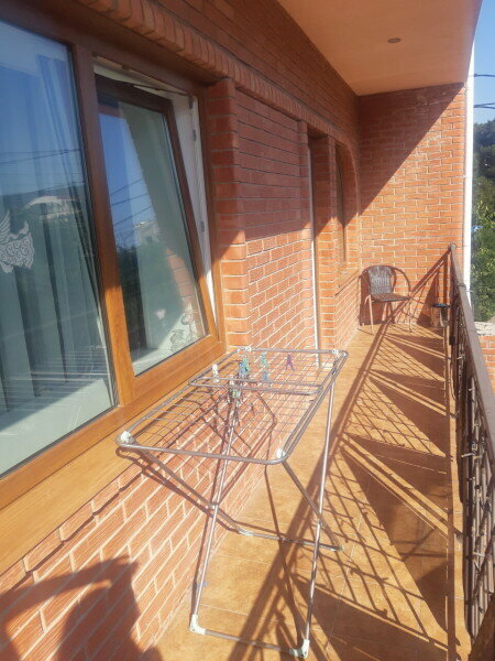 Четырехместный номер с собственной ванной комнатой вне номера