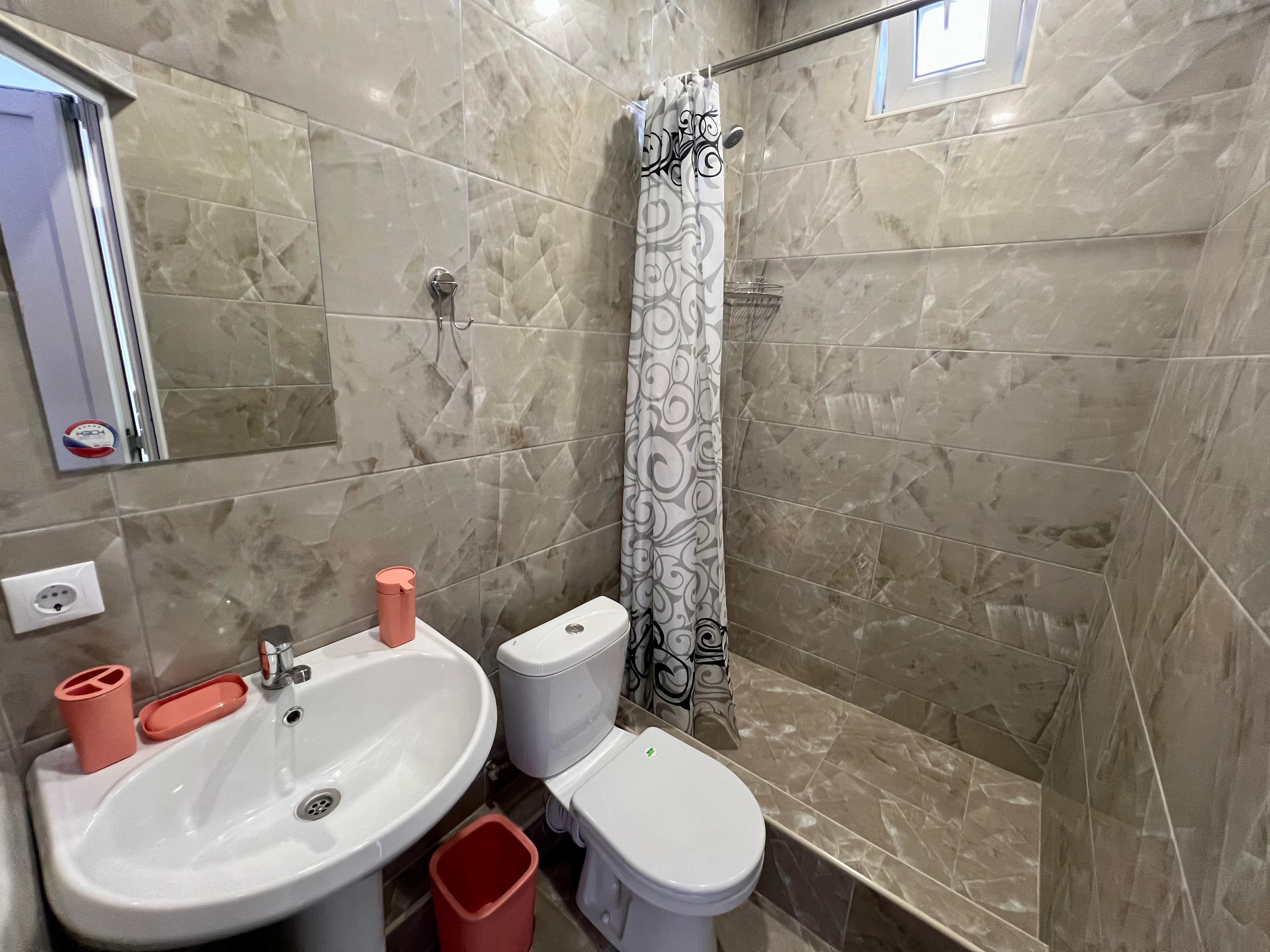 Трехместный номер с балконом