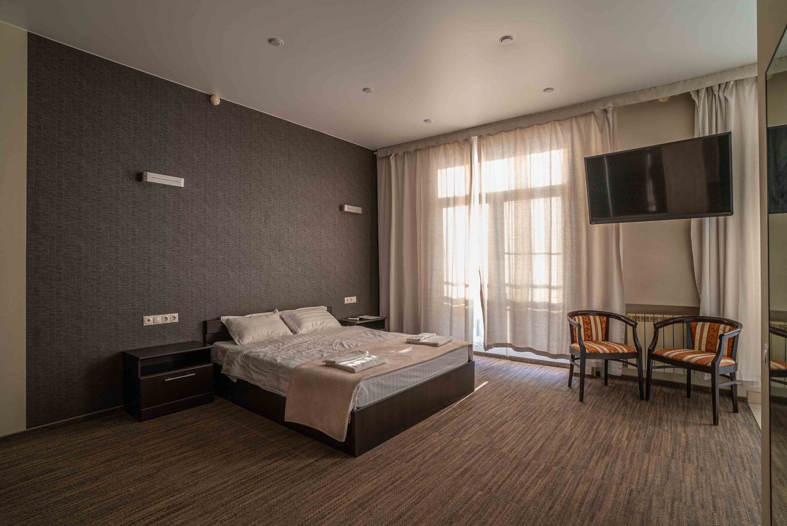 Люкс с кроватью размера «queen-size» и видом на бассейн