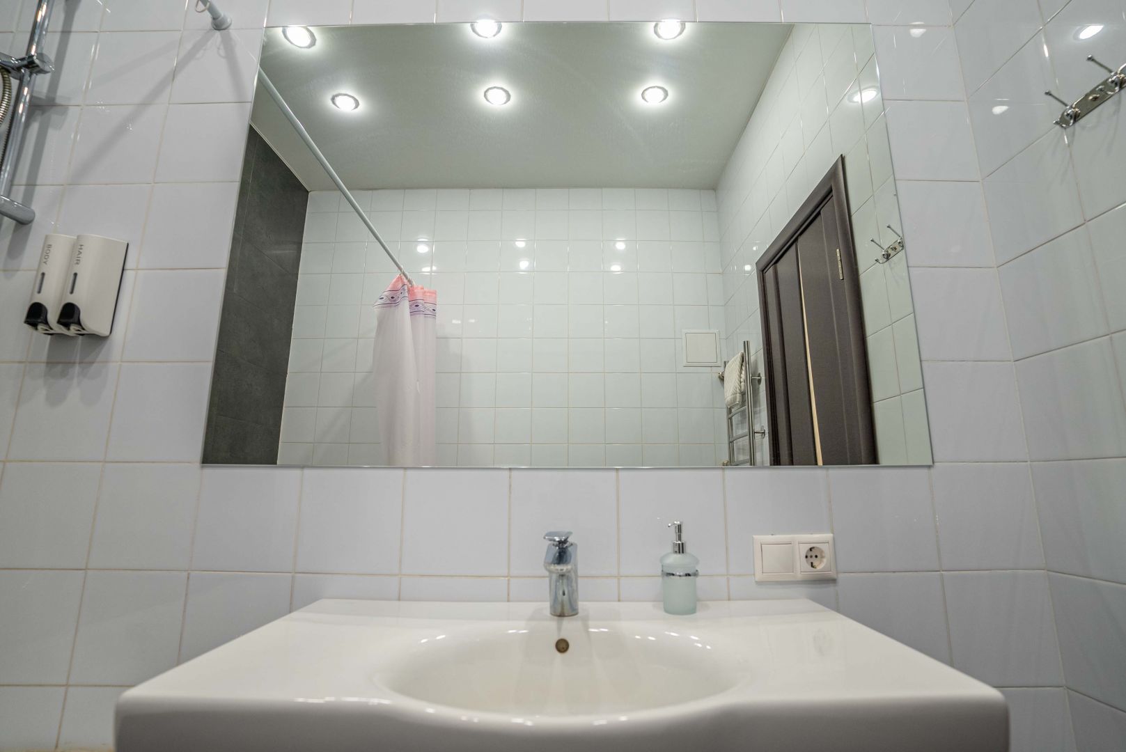 Люкс с кроватью размера «queen-size» и видом на бассейн