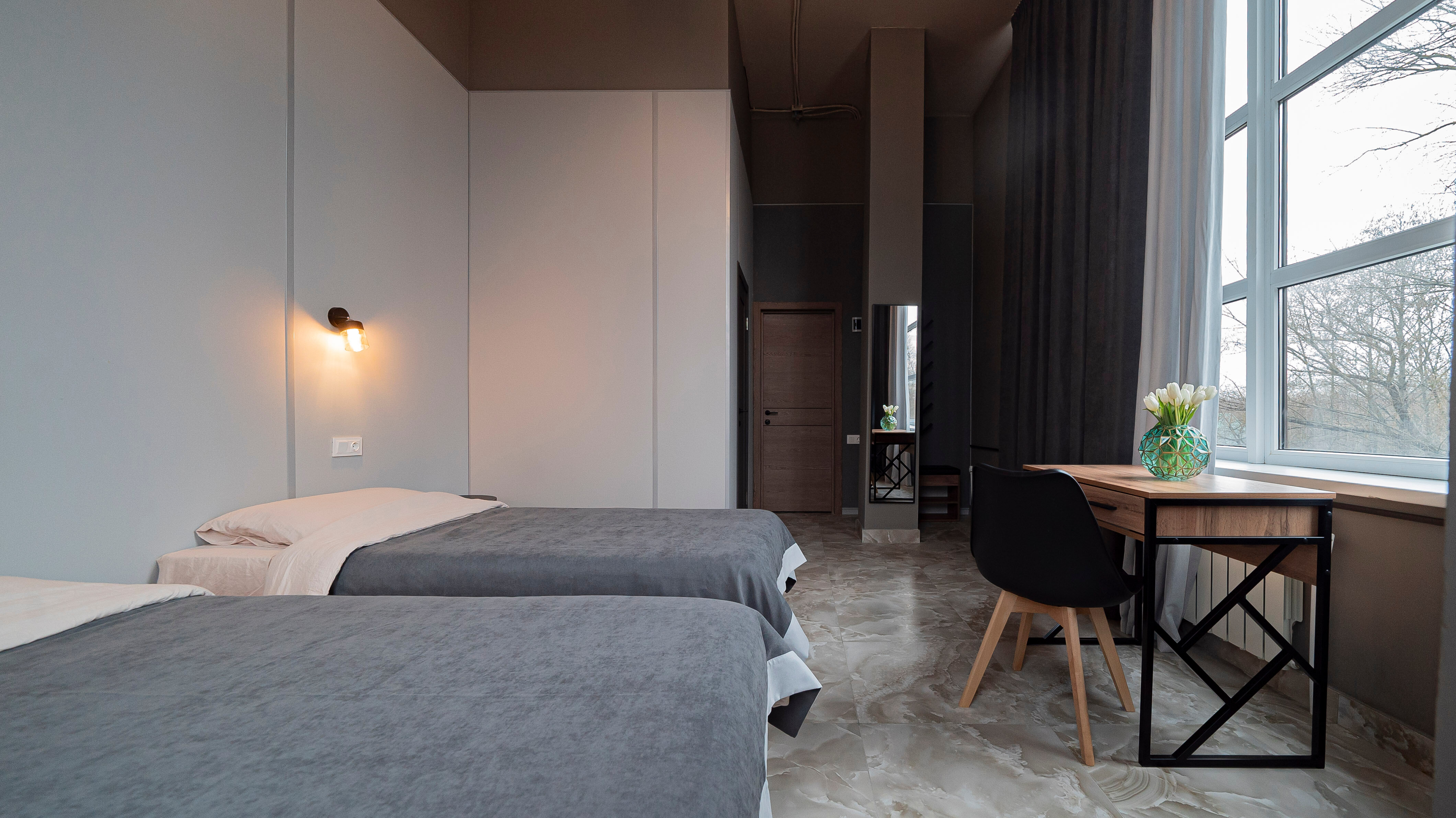 Двухместный номер с 2 отдельными кроватями и окном