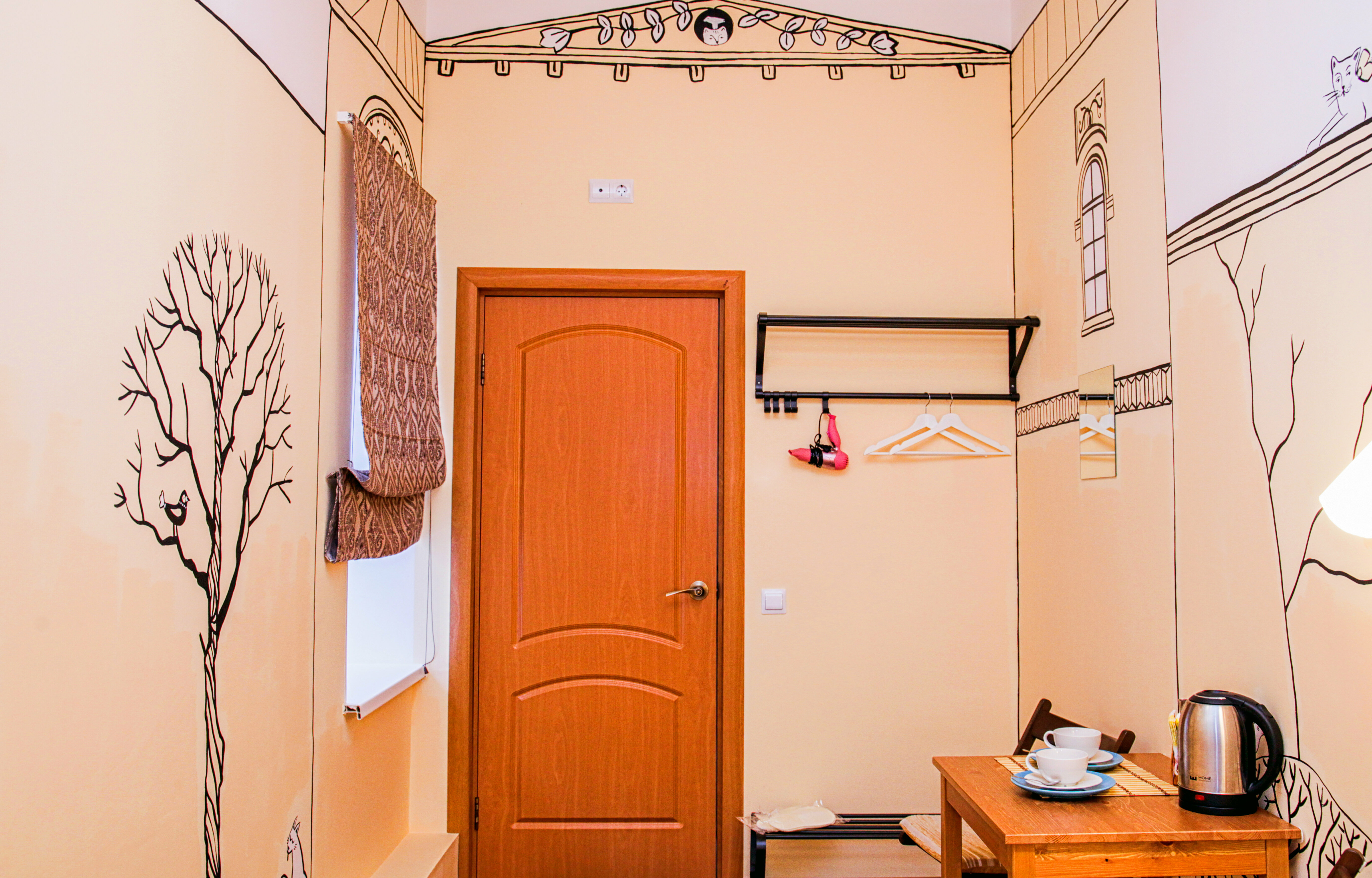 Стандартный двухместный номер с 2 отдельными кроватями и общей ванной комнатой