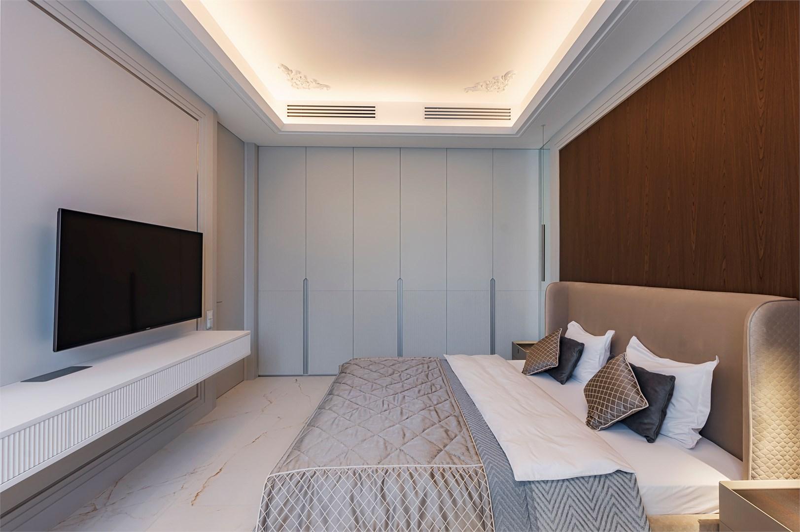 Люкс с кроватью размера «king-size» и балконом