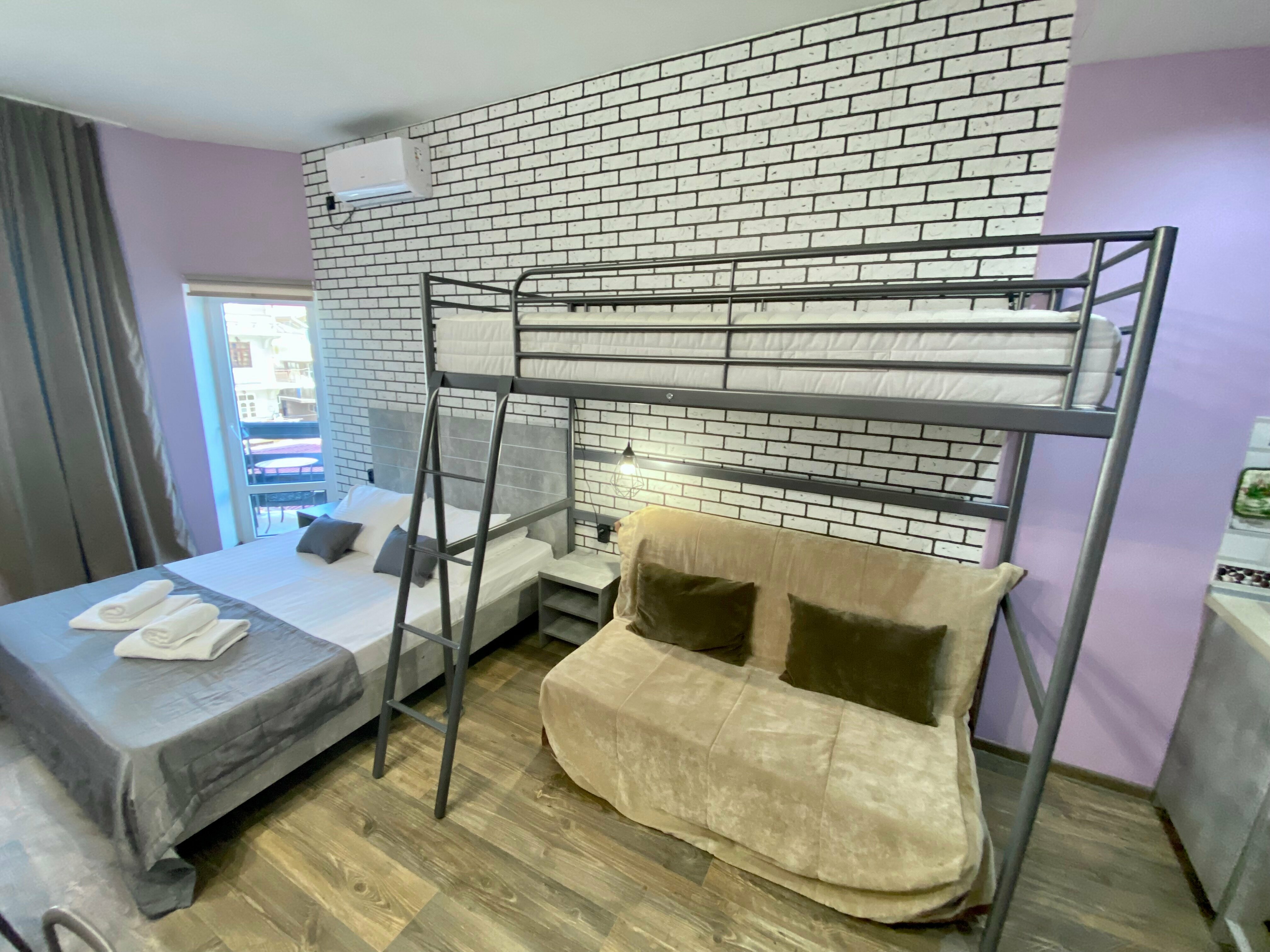 Апартмент-студио с кухней и балконом