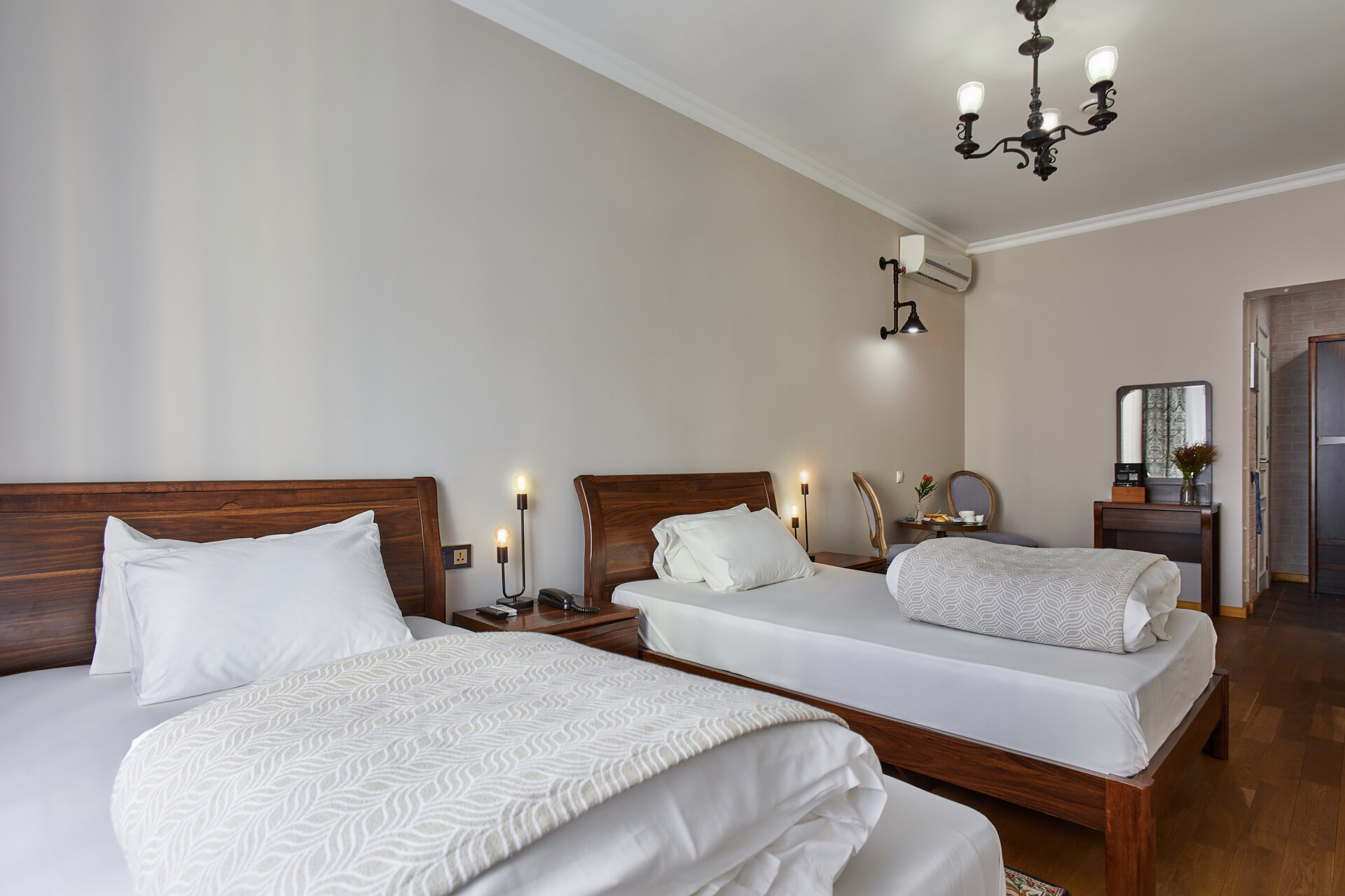 Просторный двухместный номер с 2 отдельными кроватями