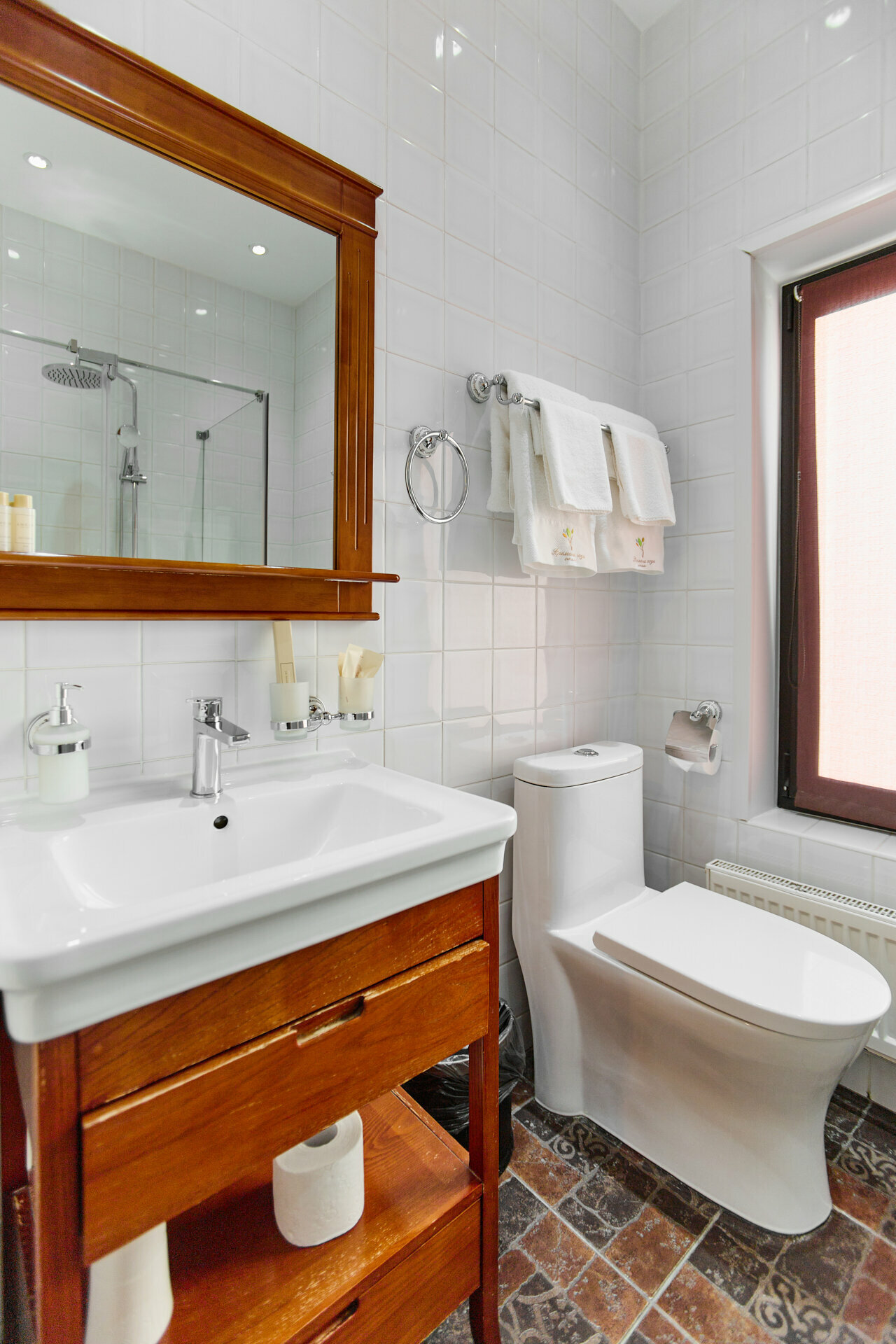 Просторный двухместный номер с 2 отдельными кроватями