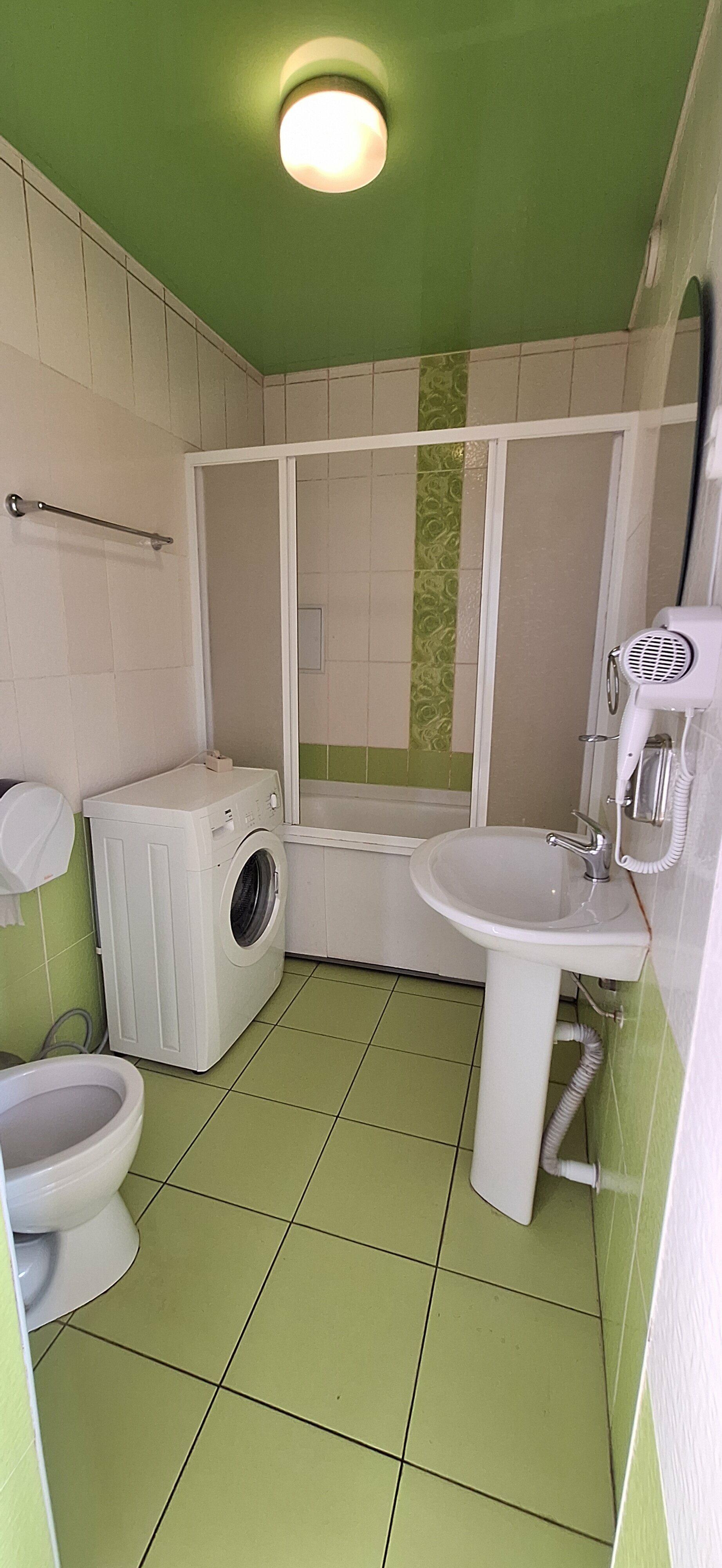 Семейный номер с общей ванной комнатой