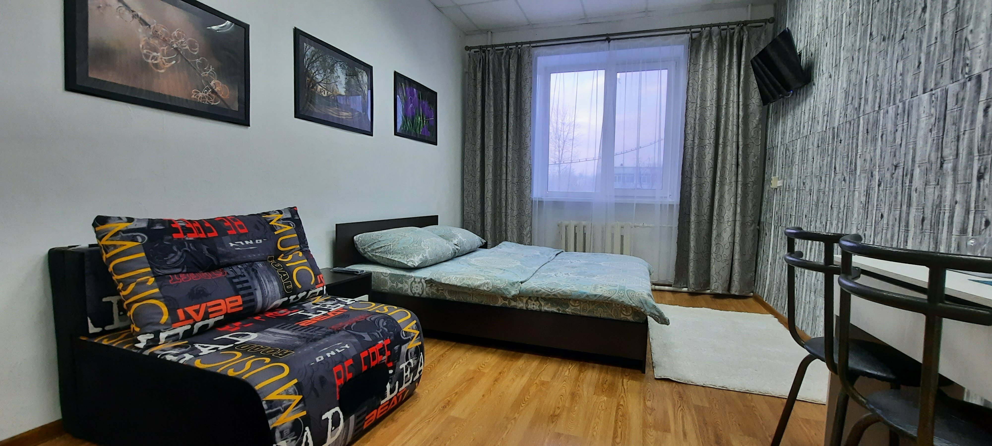 Семейный номер с общей ванной комнатой