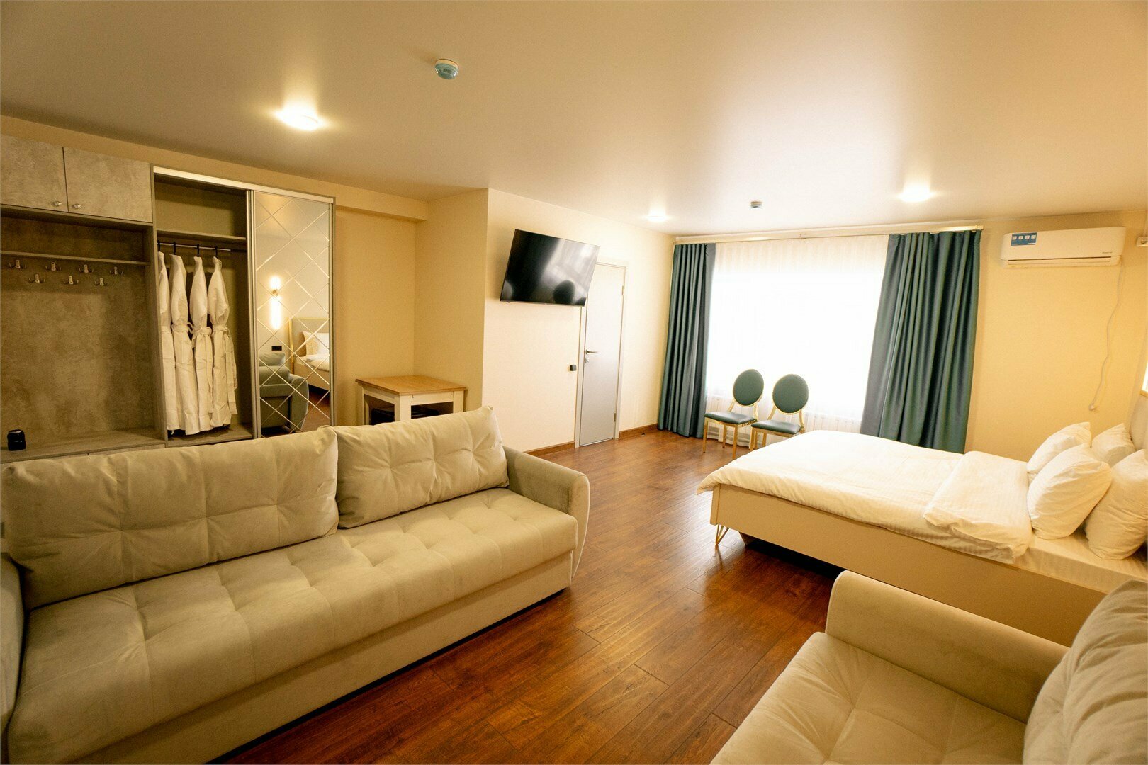 Люкс с кроватью размера «queen-size»