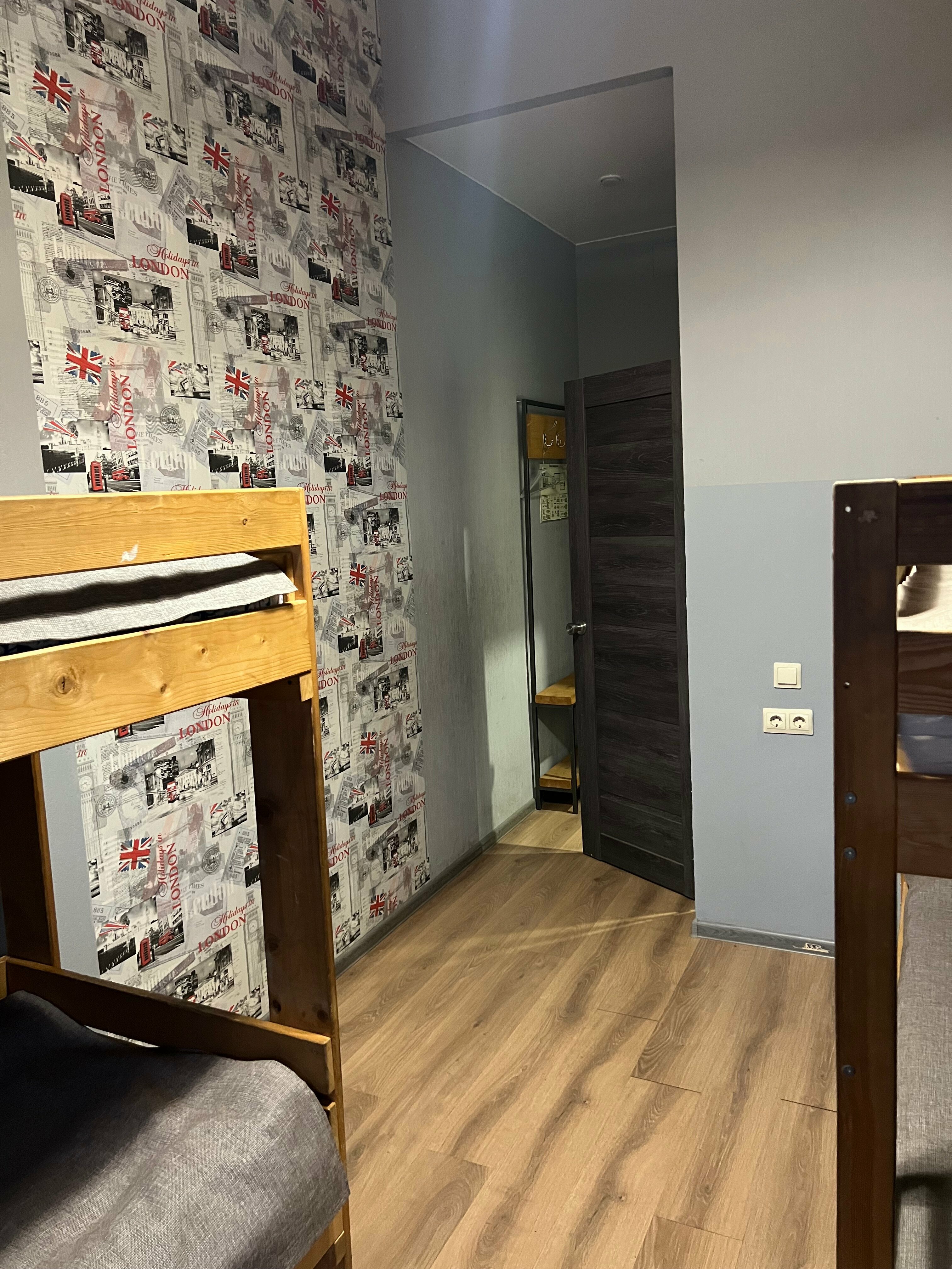 Четырехместный номер с общей ванной комнатой