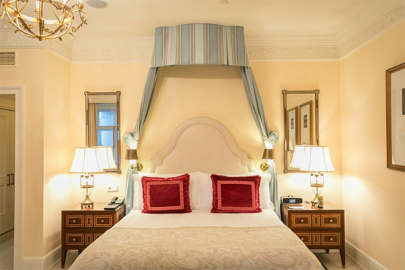 Four Seasons с видом на Адмиралтейство и парк King