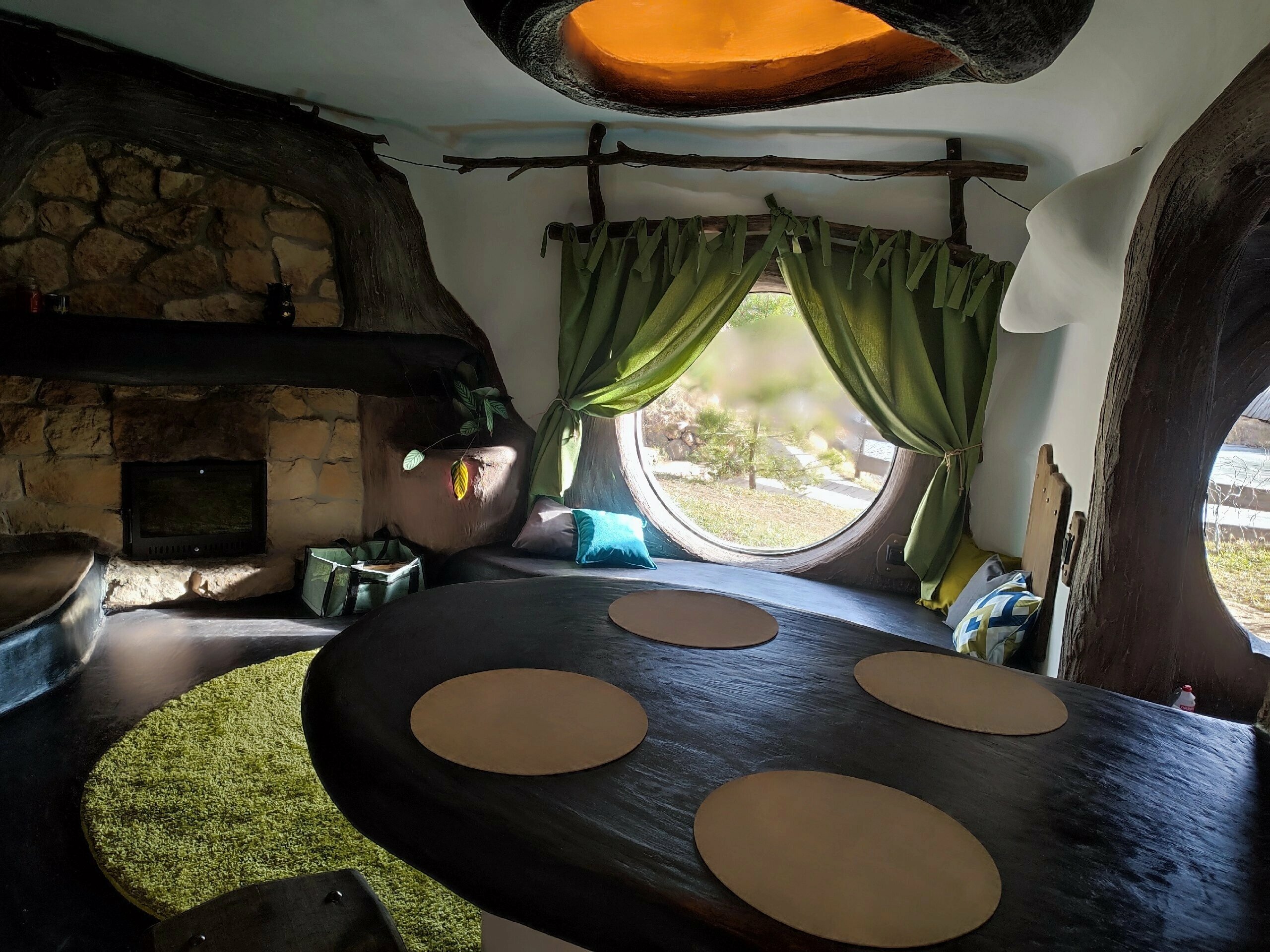 нора РО заезд с 15:00, выезд до 12:00 (Основное двуспальное место матрас в нише и доп место (матрас на втором ярусе))