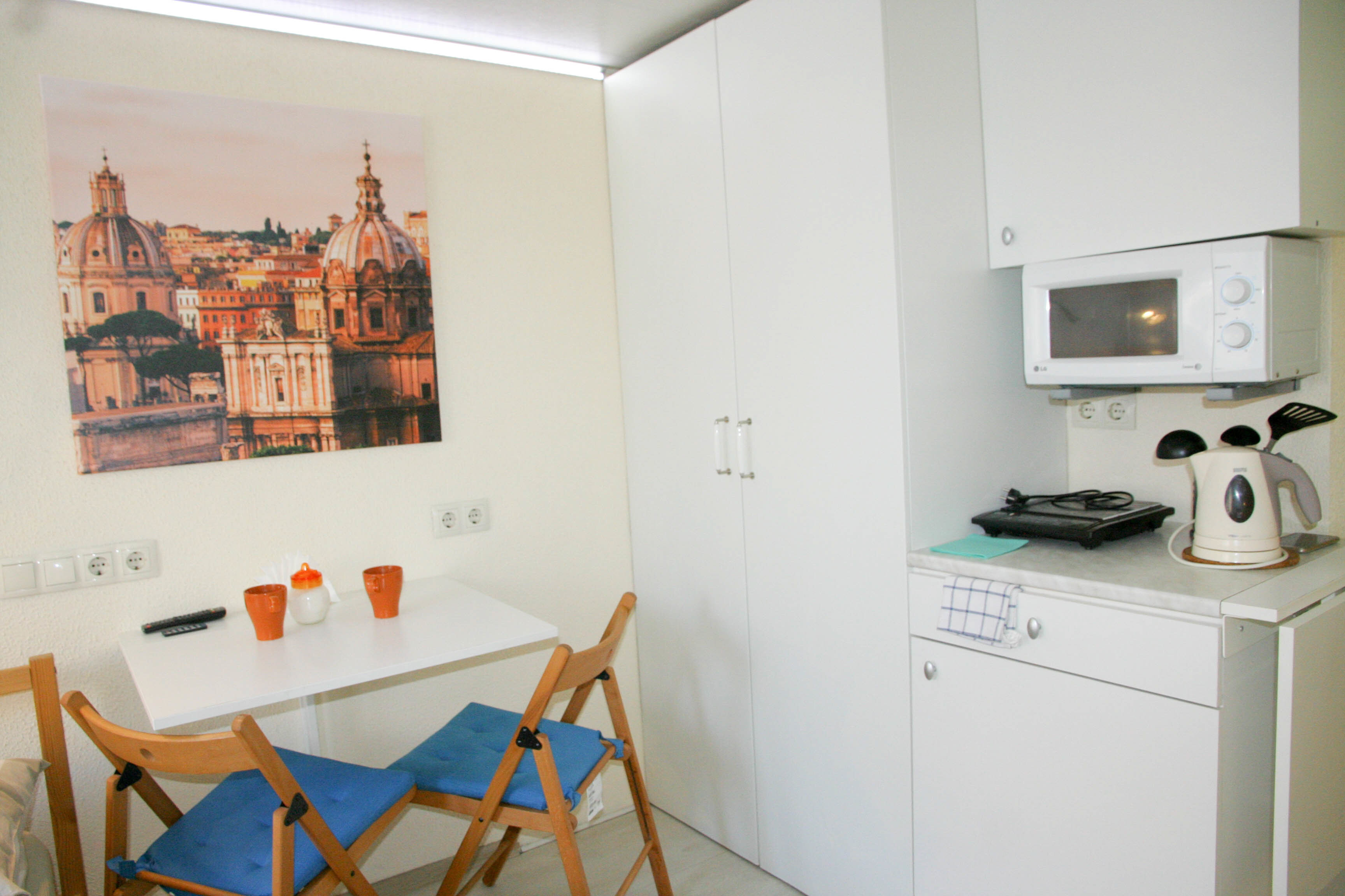 Двухместный номер с 1 двуспальной кроватью вид на улицу (1)