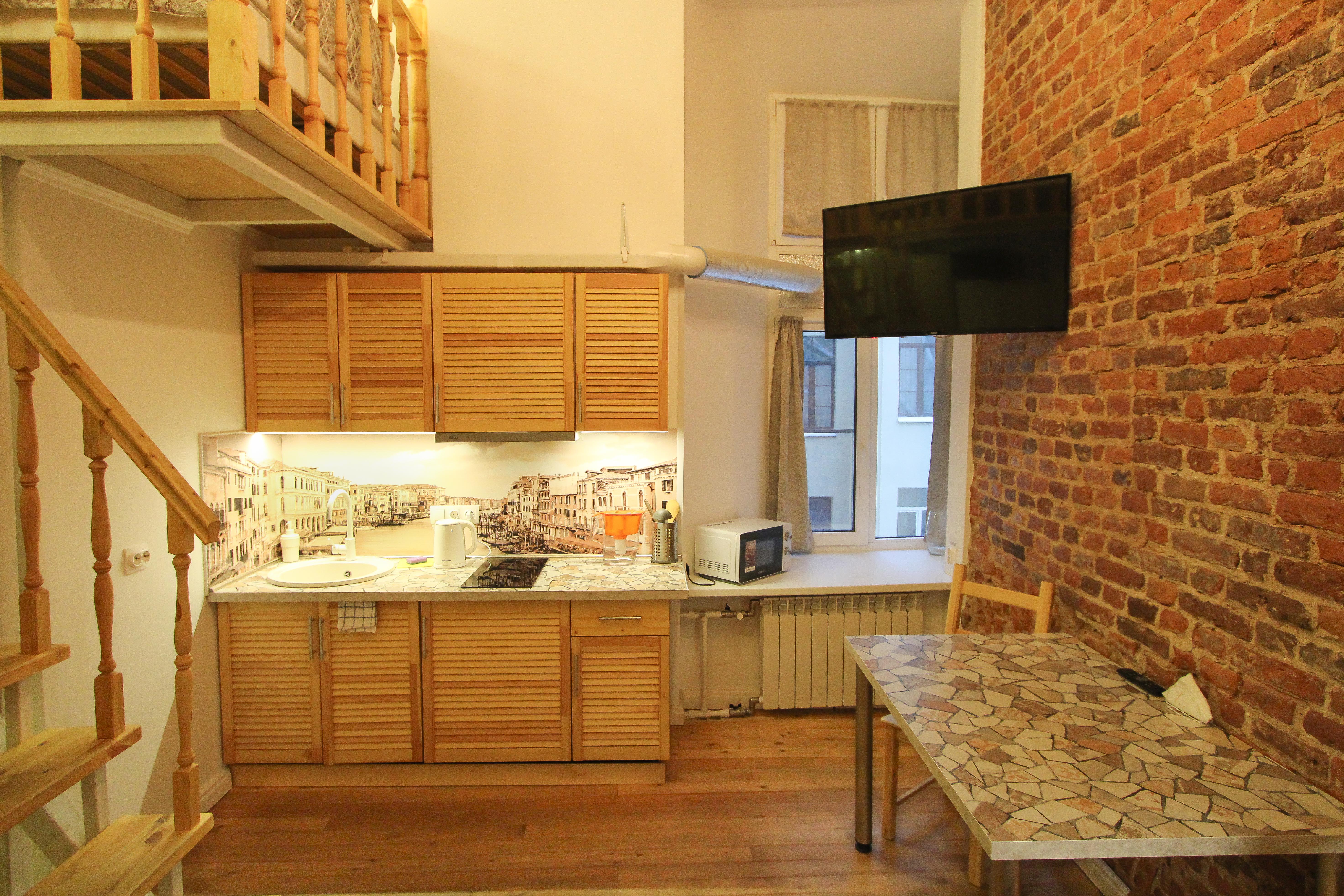 Апартаменты "Свой замок на Васильевском!" - просторная двухуровневая семейная студия (8)