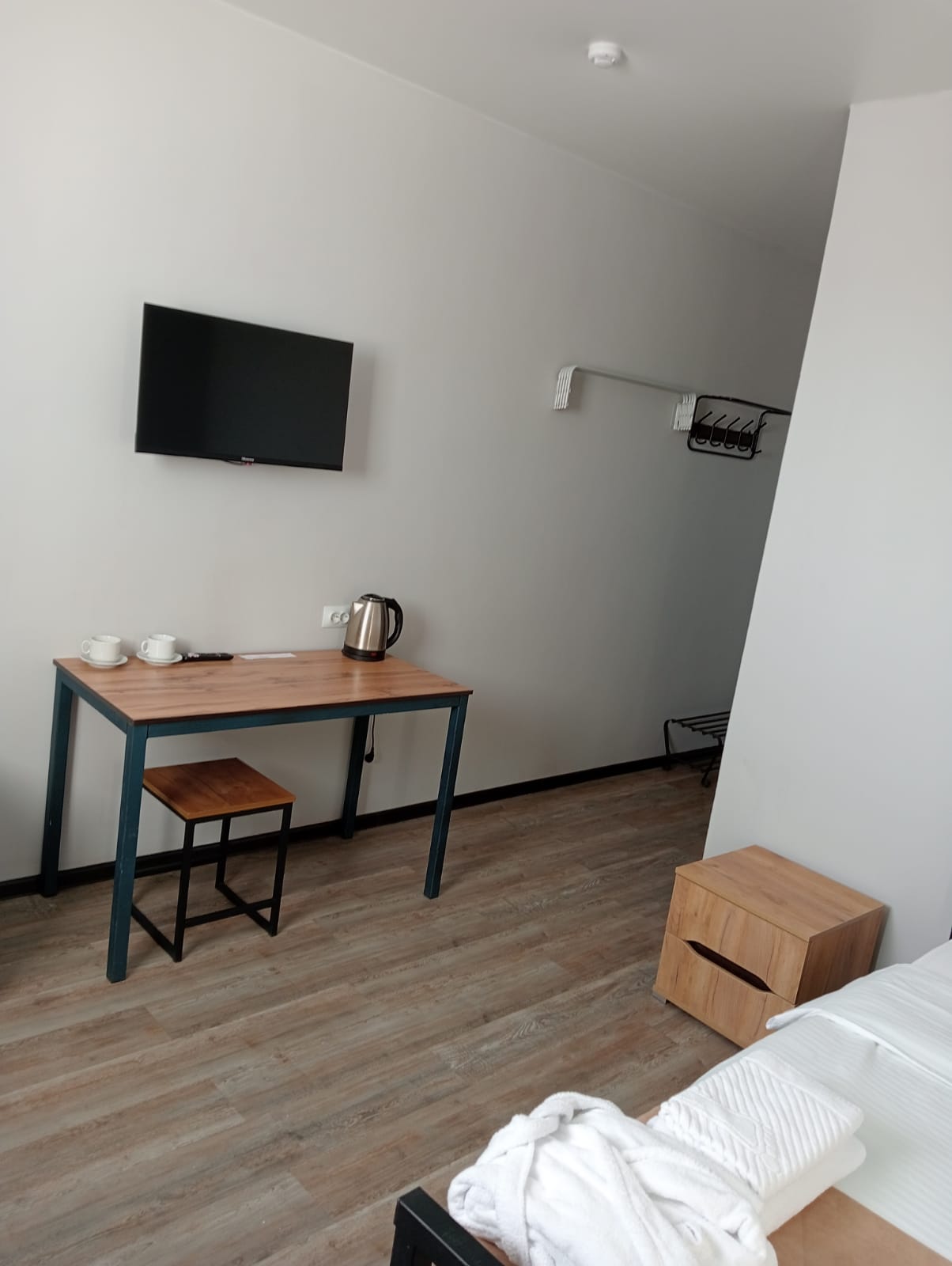 Номер с кроватью 1,40 с  собственным туалетом и душем