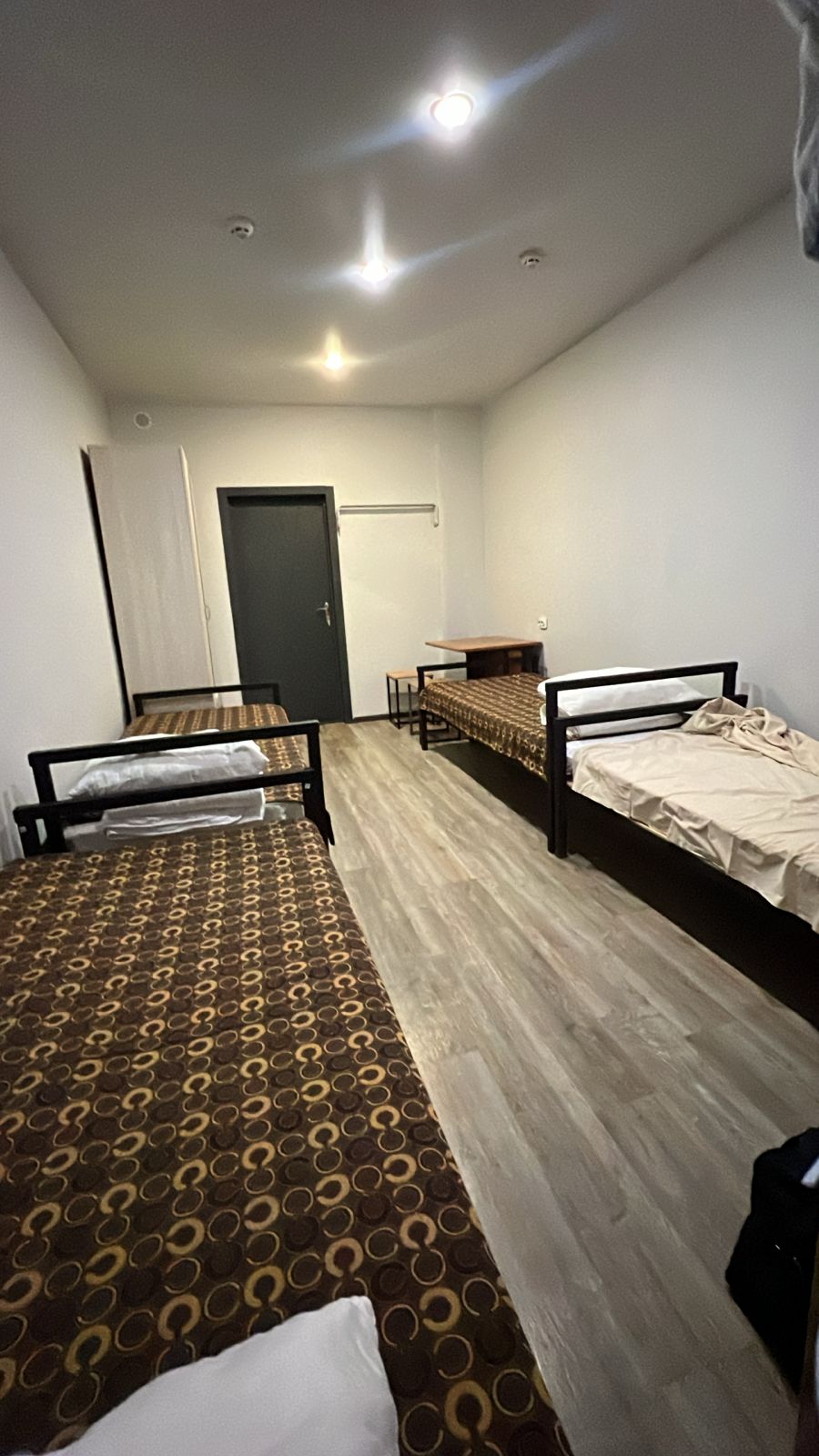 Четырехместный номер с общей ванной комнатой