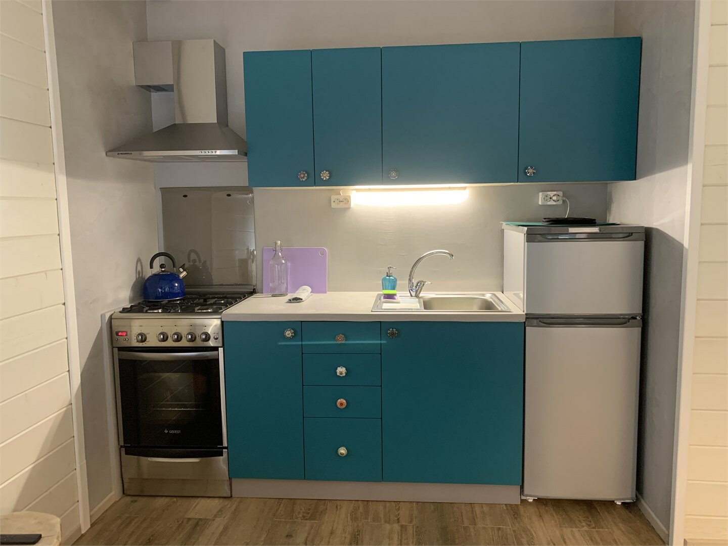 Коттедж с беседкой