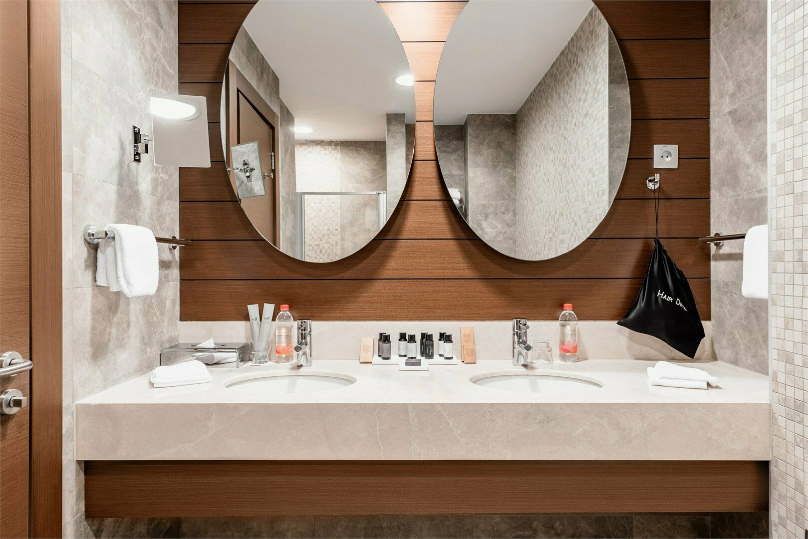 Люкс Джуниор с гидромассажной ванной и видом на море