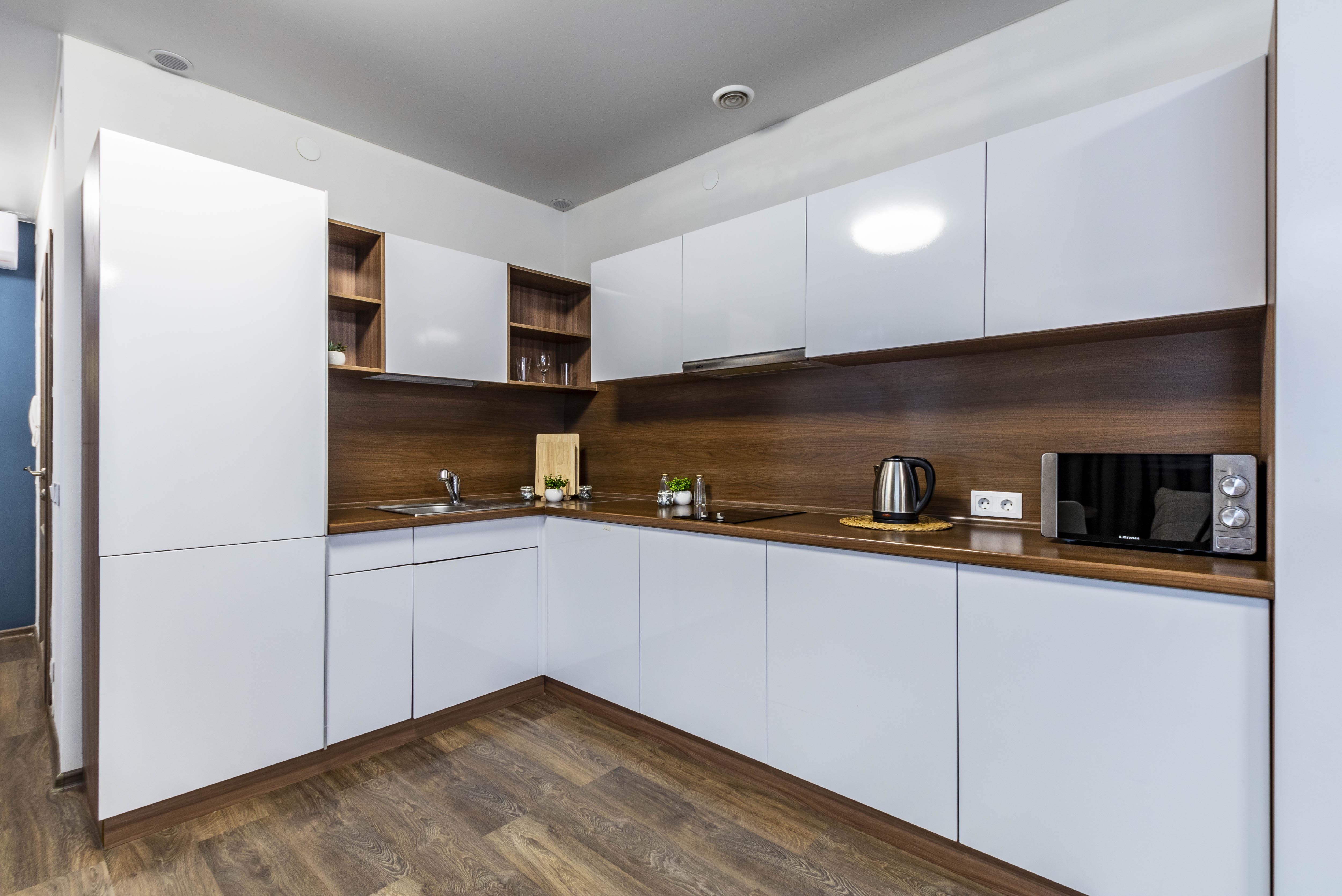 3.  Четырёхместный "Комфорт" с кроватью и диваном (17)