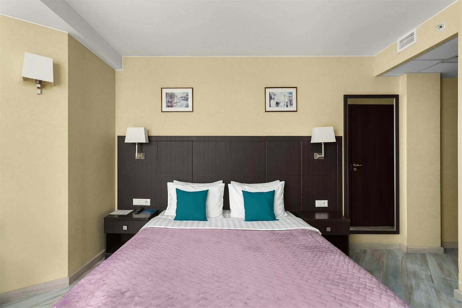 Супериор с одной большой кроватью