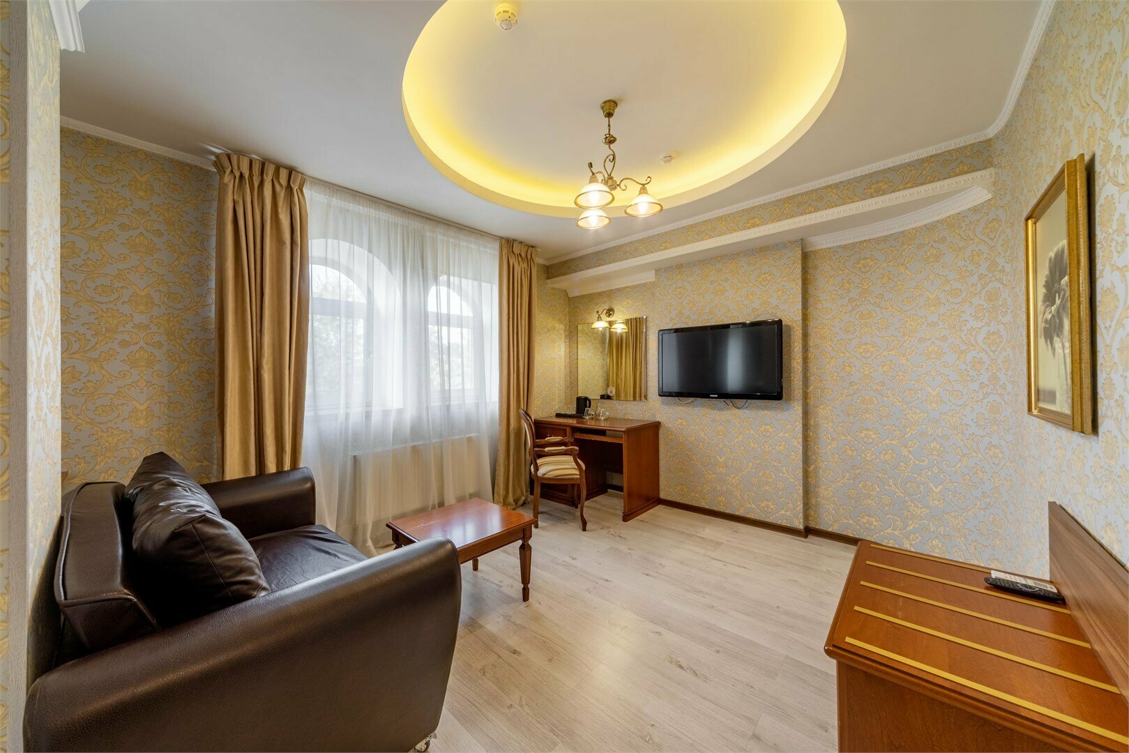 Полулюкс с душевой кабиной