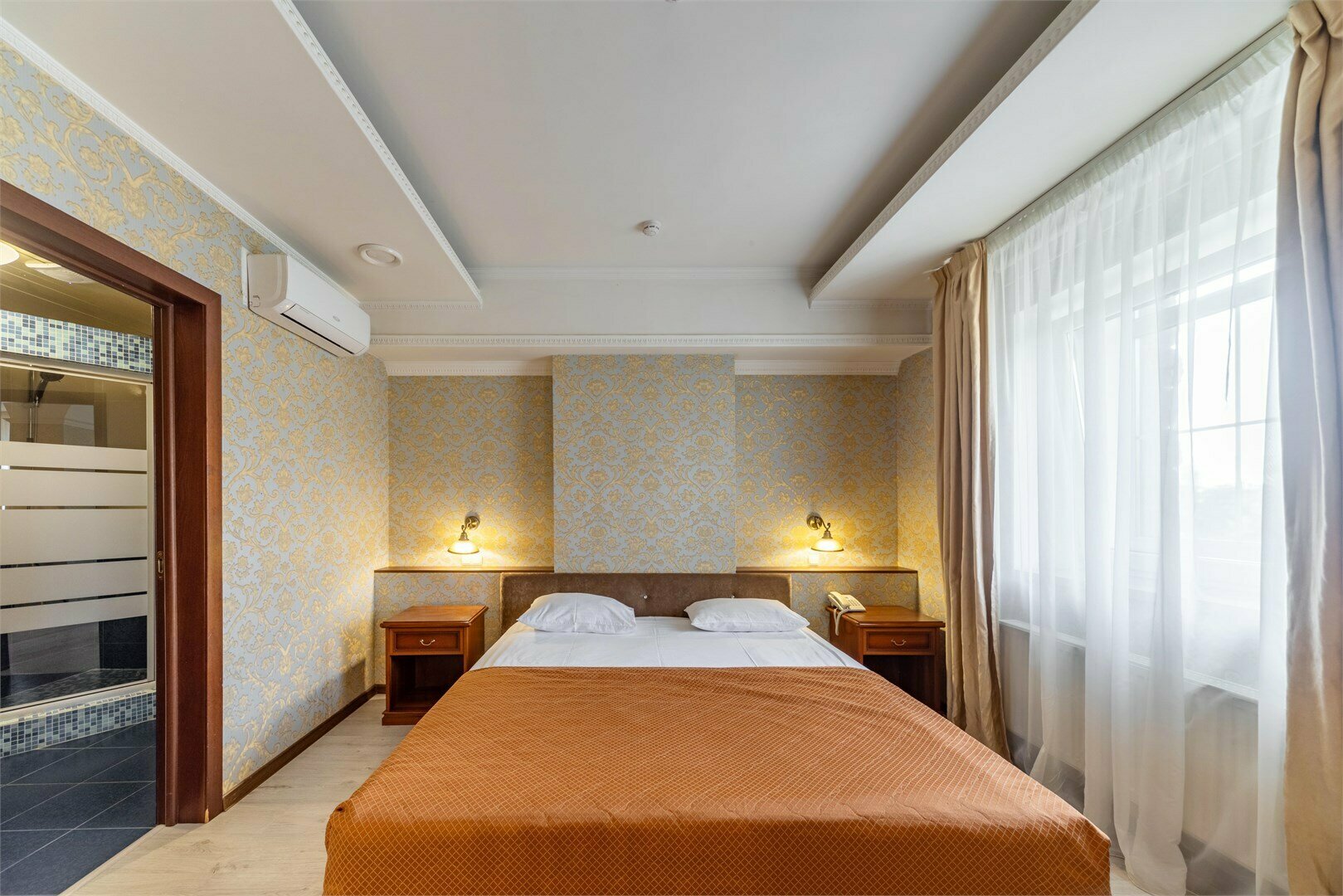 Полулюкс с душевой кабиной