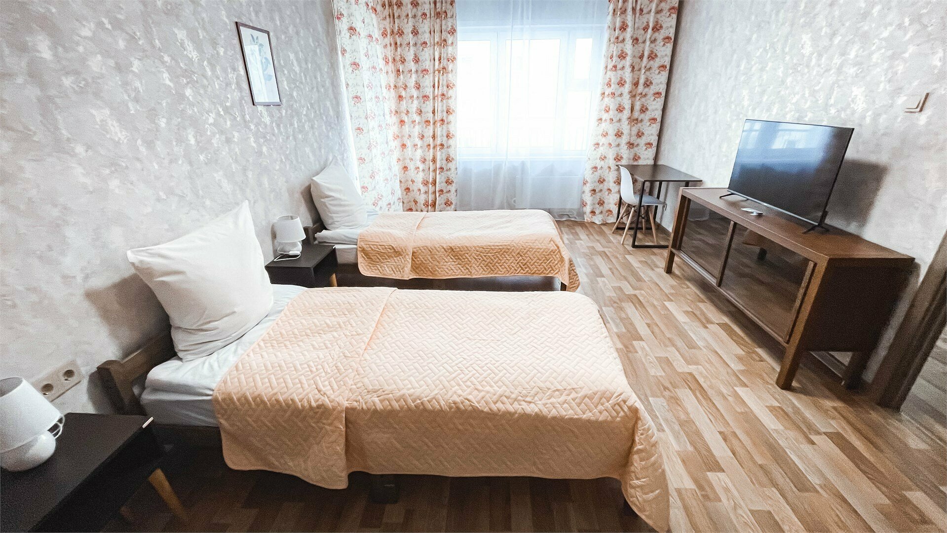 Улучшенный двухместный номер с 2 отдельными кроватями