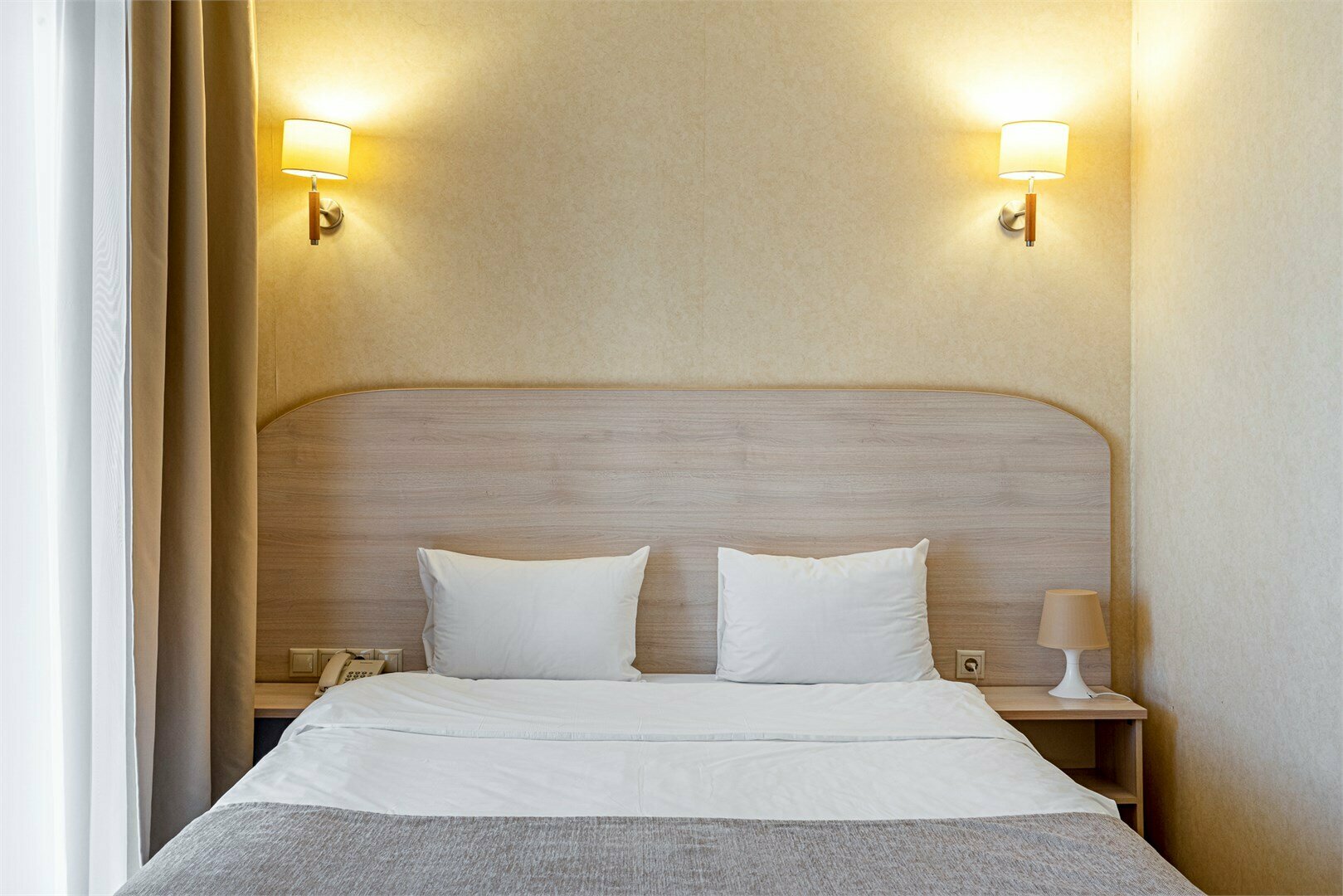 Стандарт с одной двуспальной кроватью