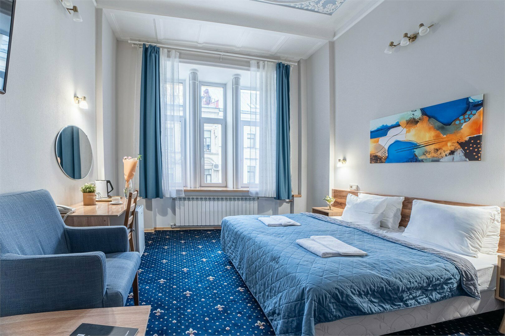 Улучшенный Стандарт с диваном