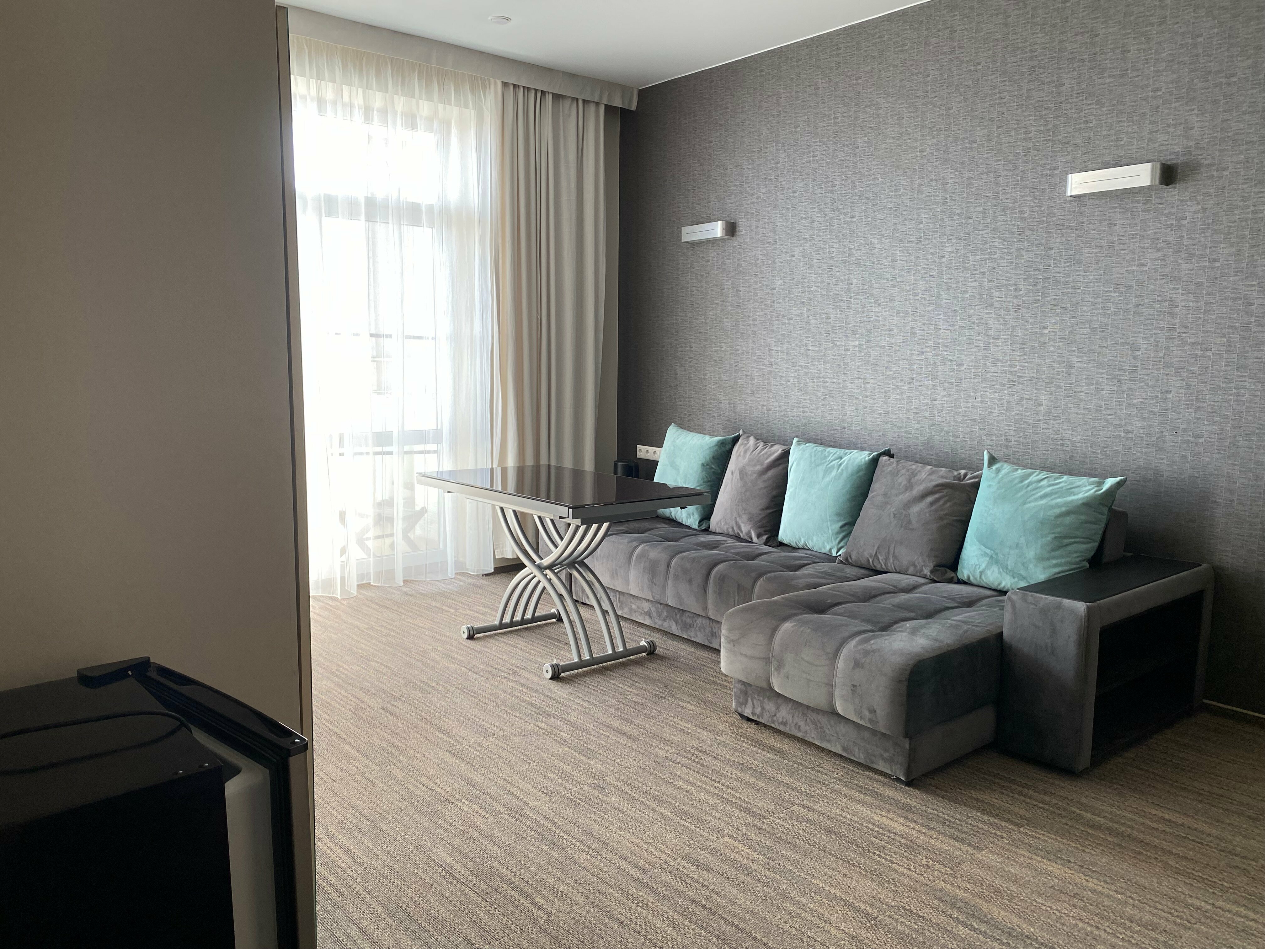 Люкс с кроватью размера «queen-size» и видом на бассейн