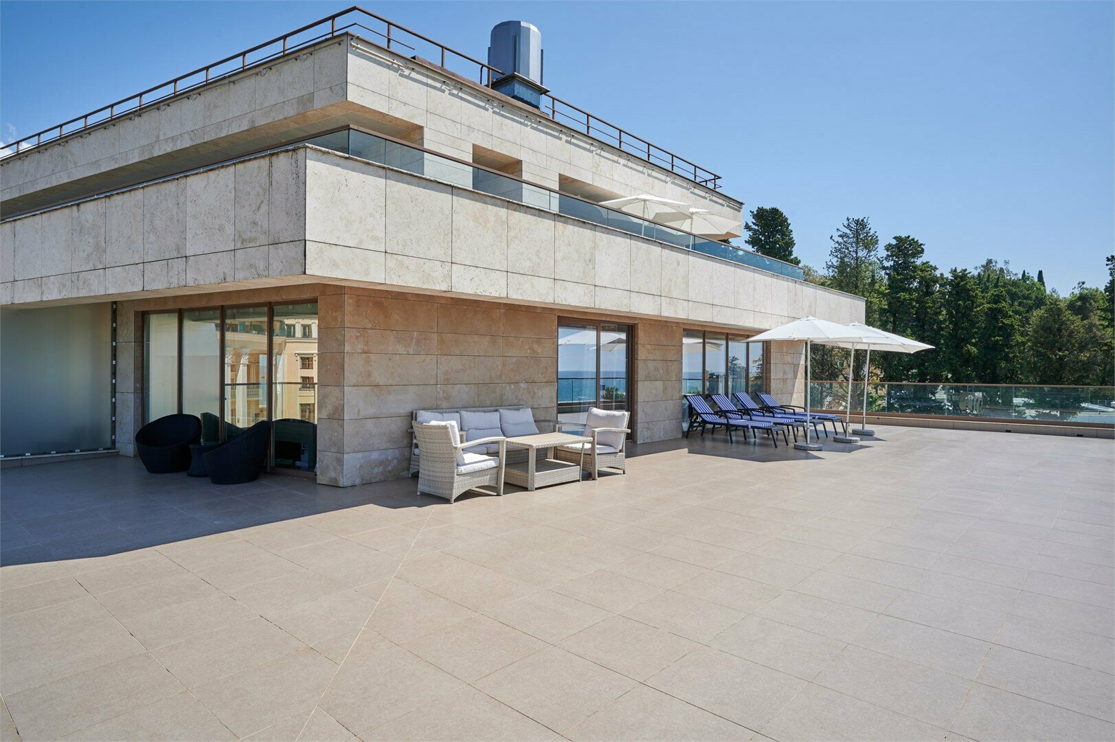 Номер Swiss Executive, с террасой и видом на море - с двуспальной кроватью