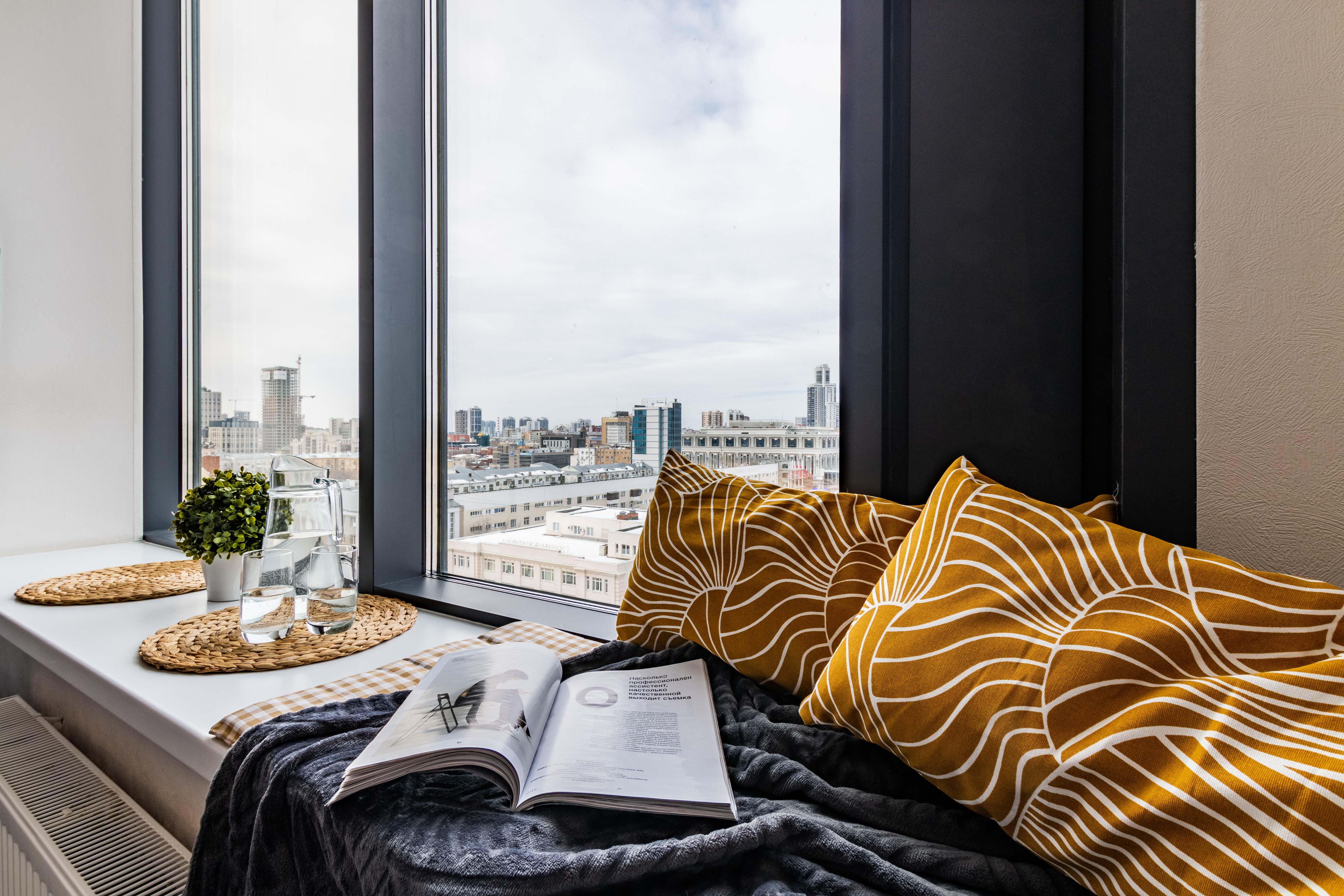 9. Улучшенный апартамент с видом на город (06)