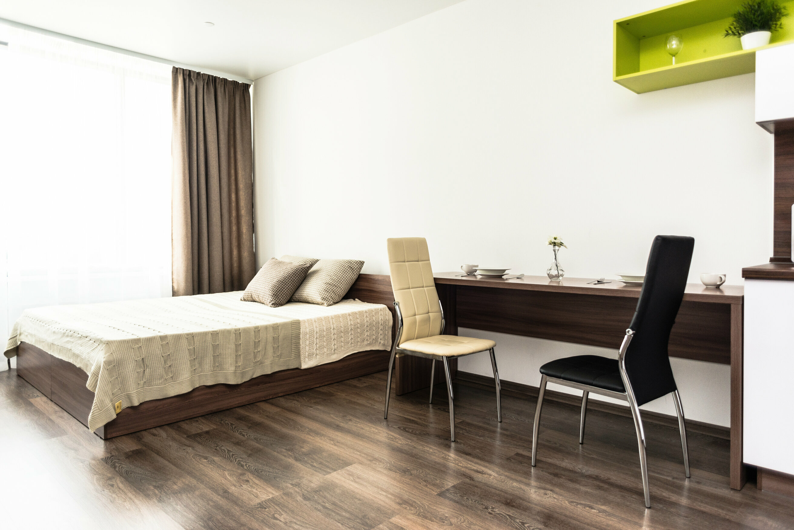 7. Семейный апартамент с кроватью и диваном (16)