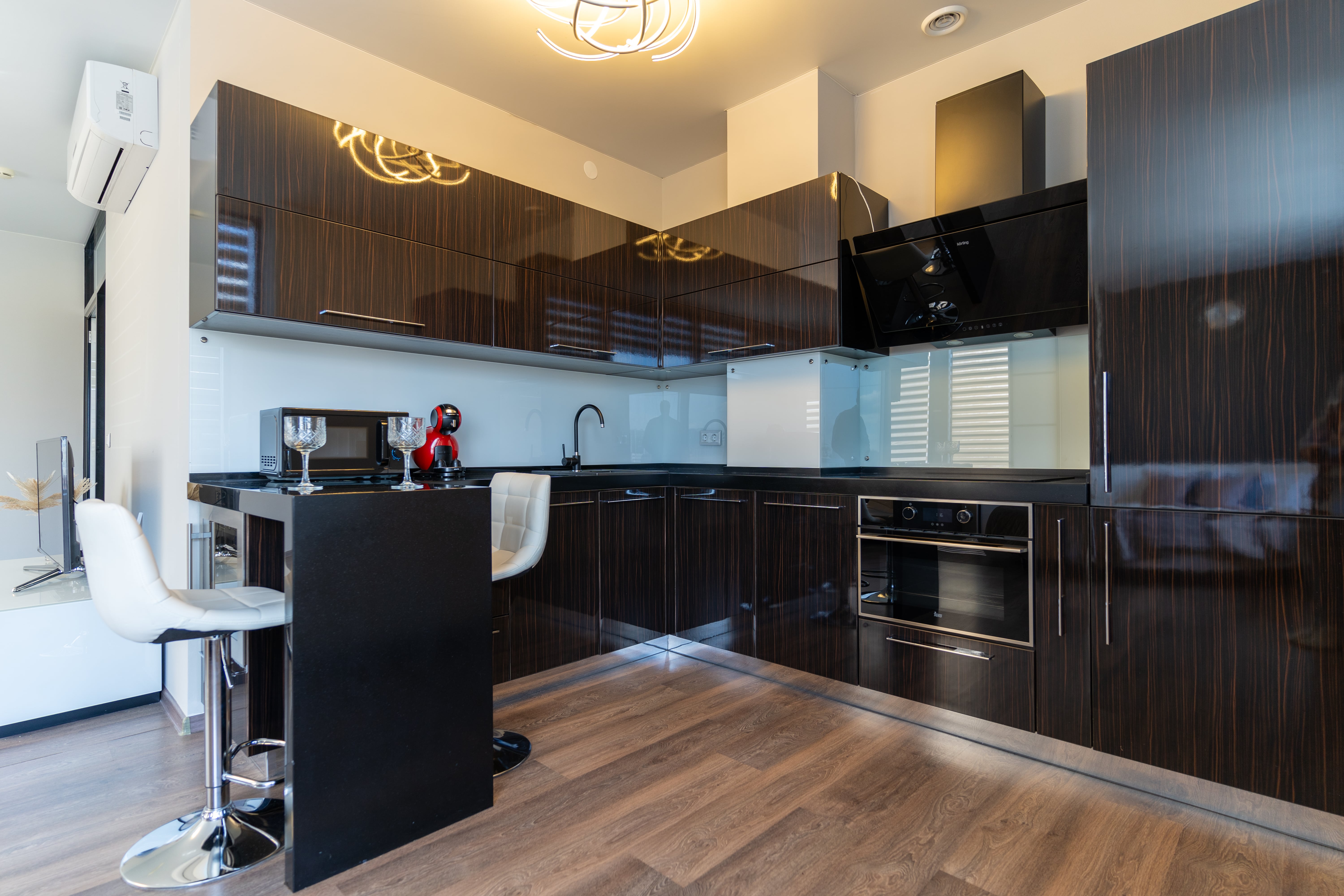 10. Угловой люксовый апартамент с круглой кроватью (19)