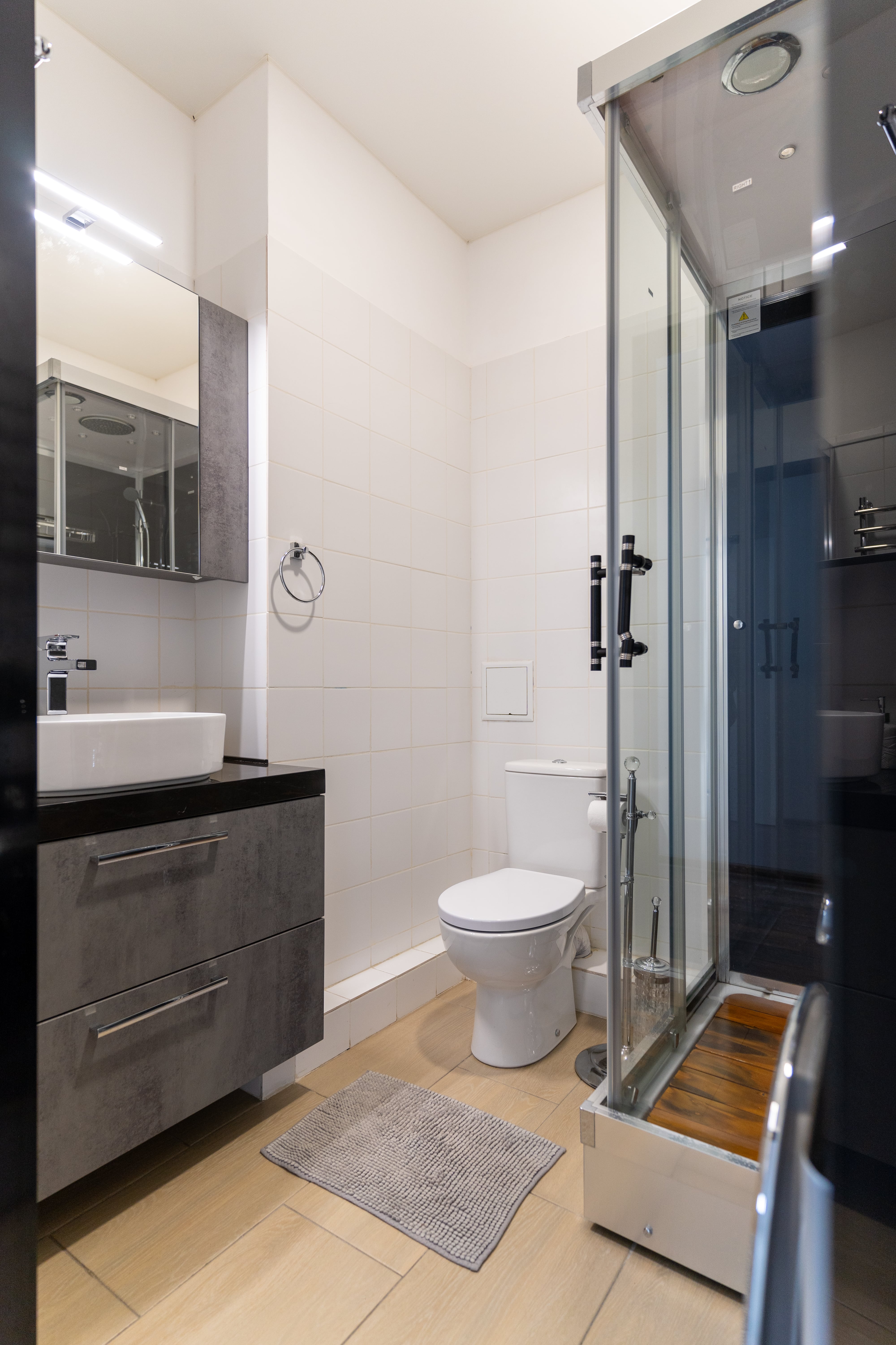 10. Угловой люксовый апартамент с круглой кроватью (19)