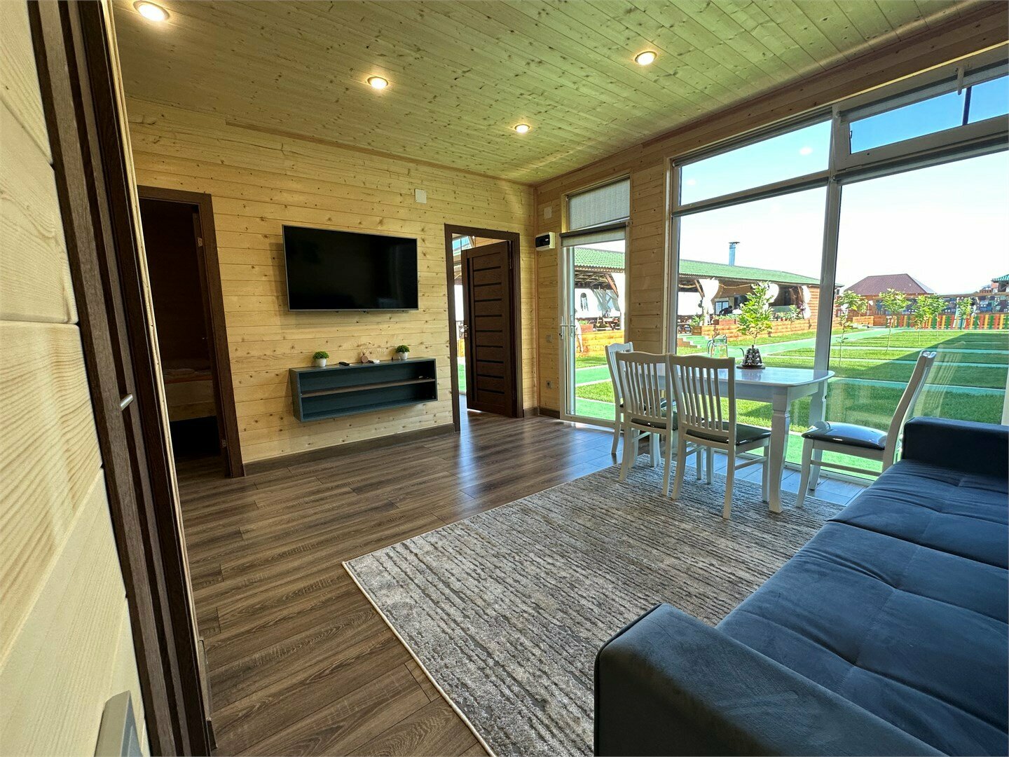 Коттедж люкс  с панорамными окнами