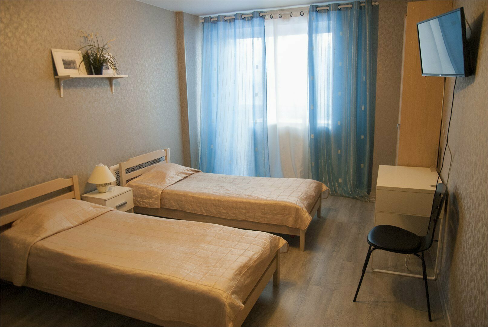 Трехместный номер с общей ванной комнатой