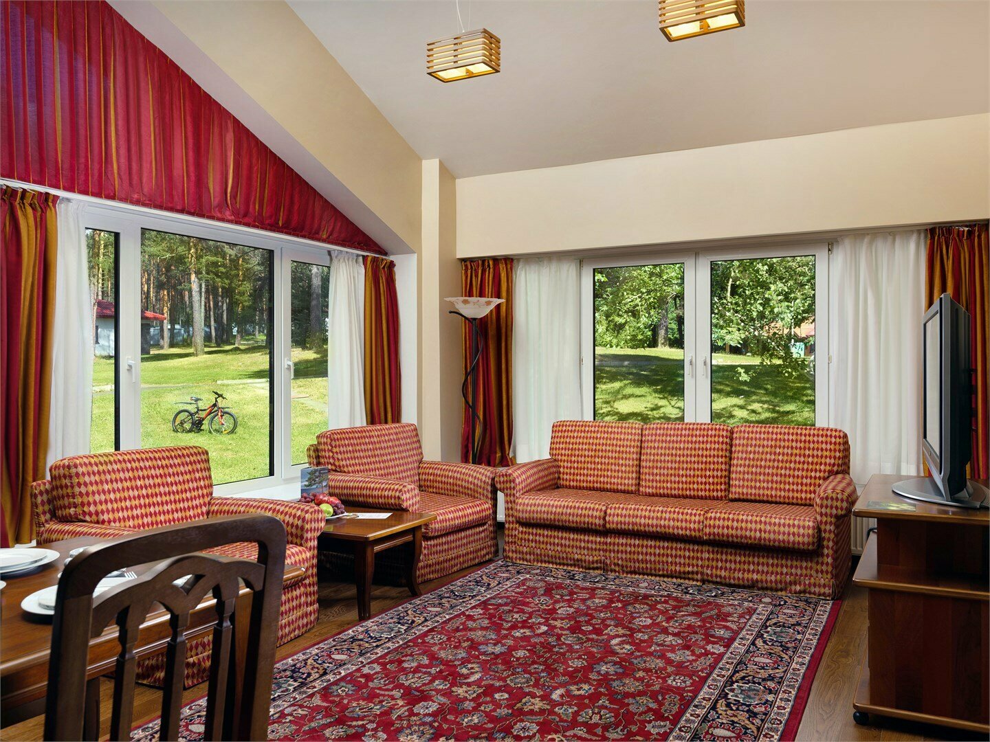 Коттедж с видом на озеро