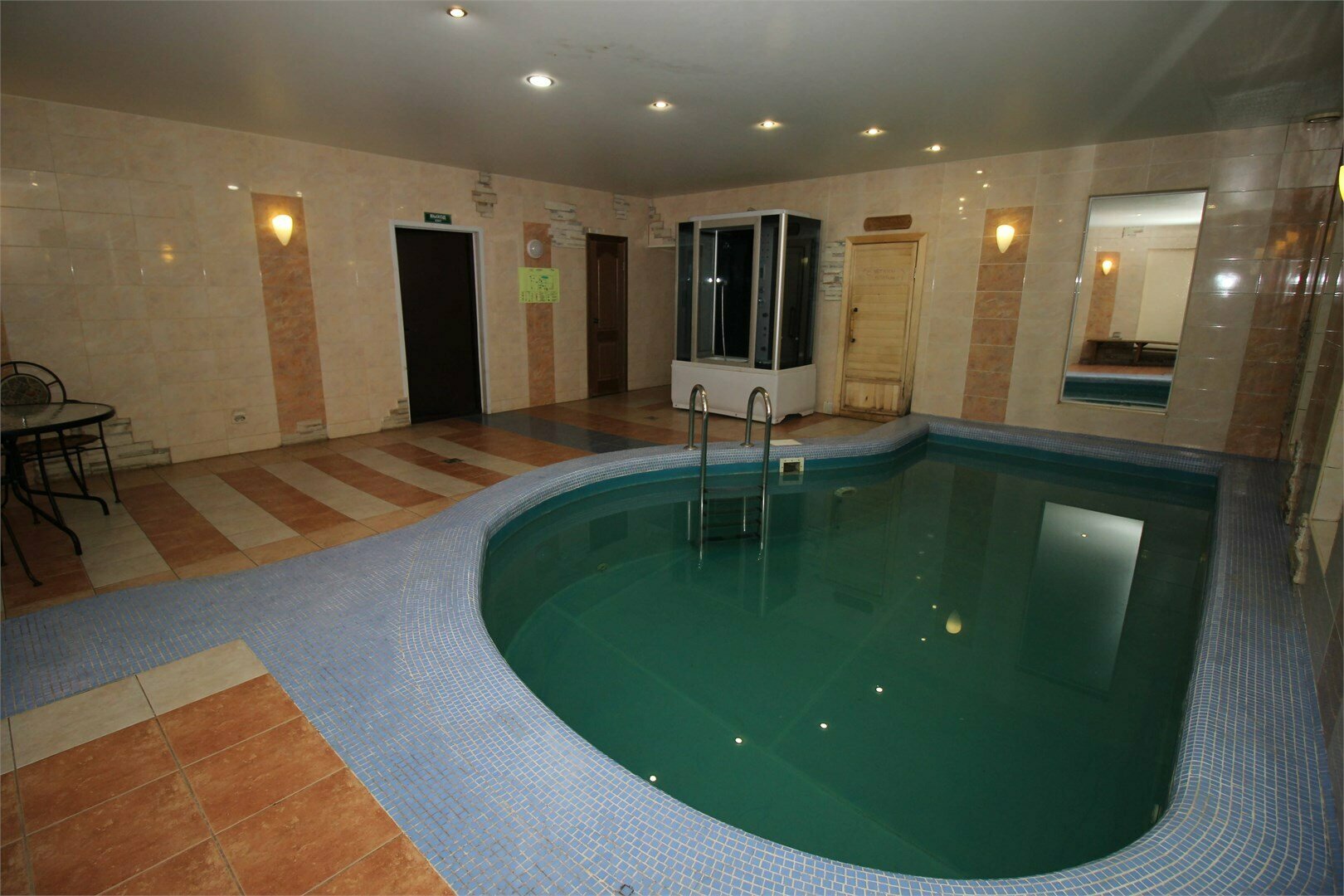 Делюкс с сауной и бассейном