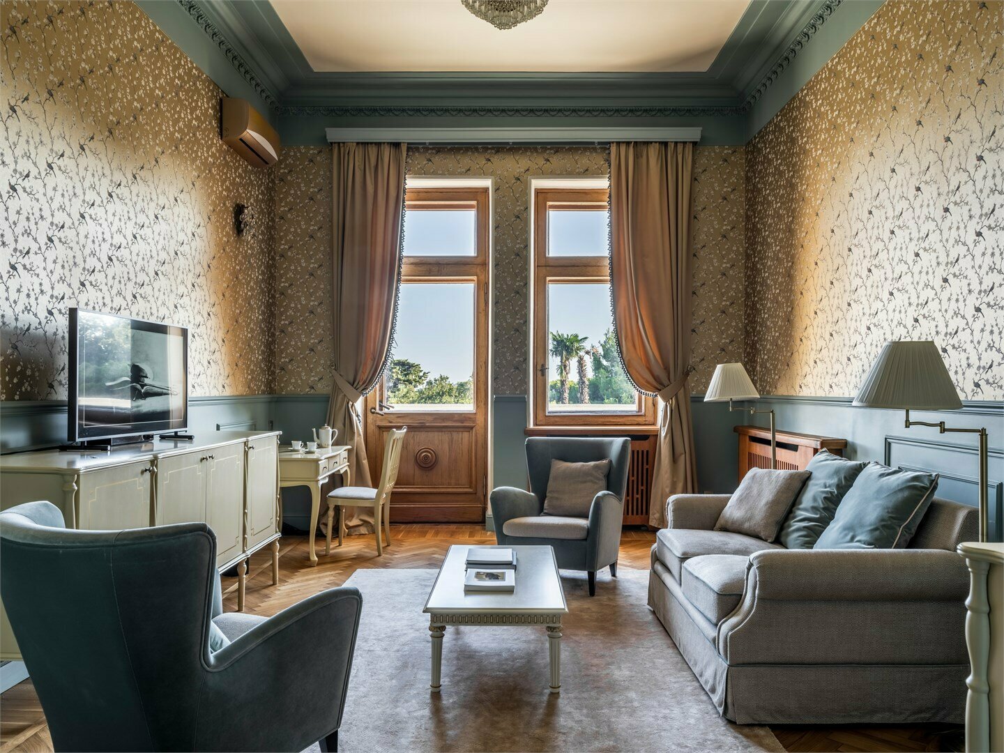 Джуниор Сьют