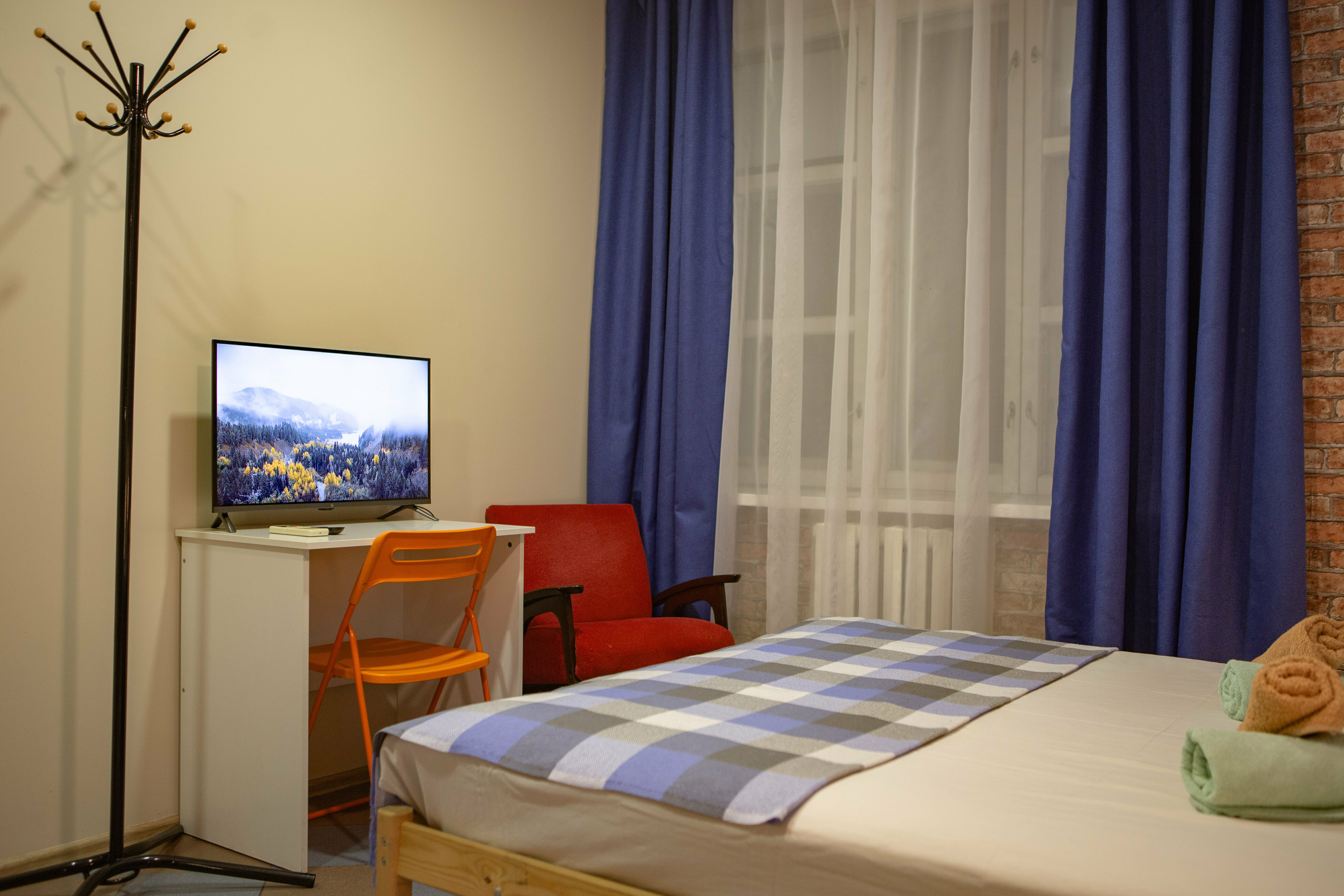 Четырехместный номер с собственной ванной комнатой вне номера